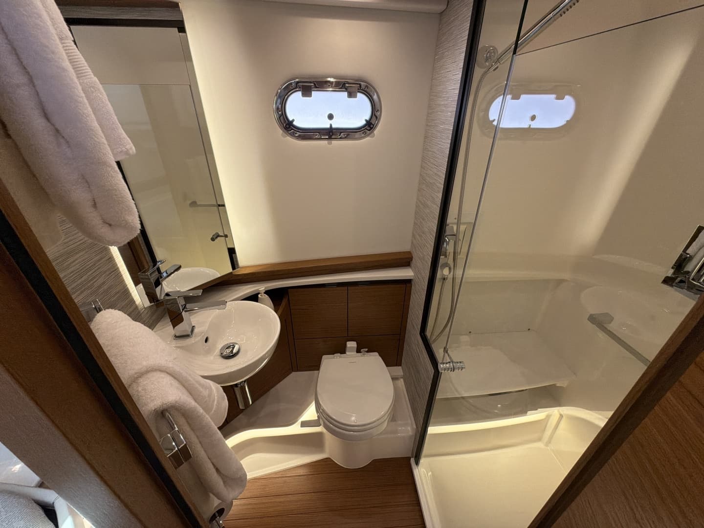 2026 Tiara Yachts 48 LS