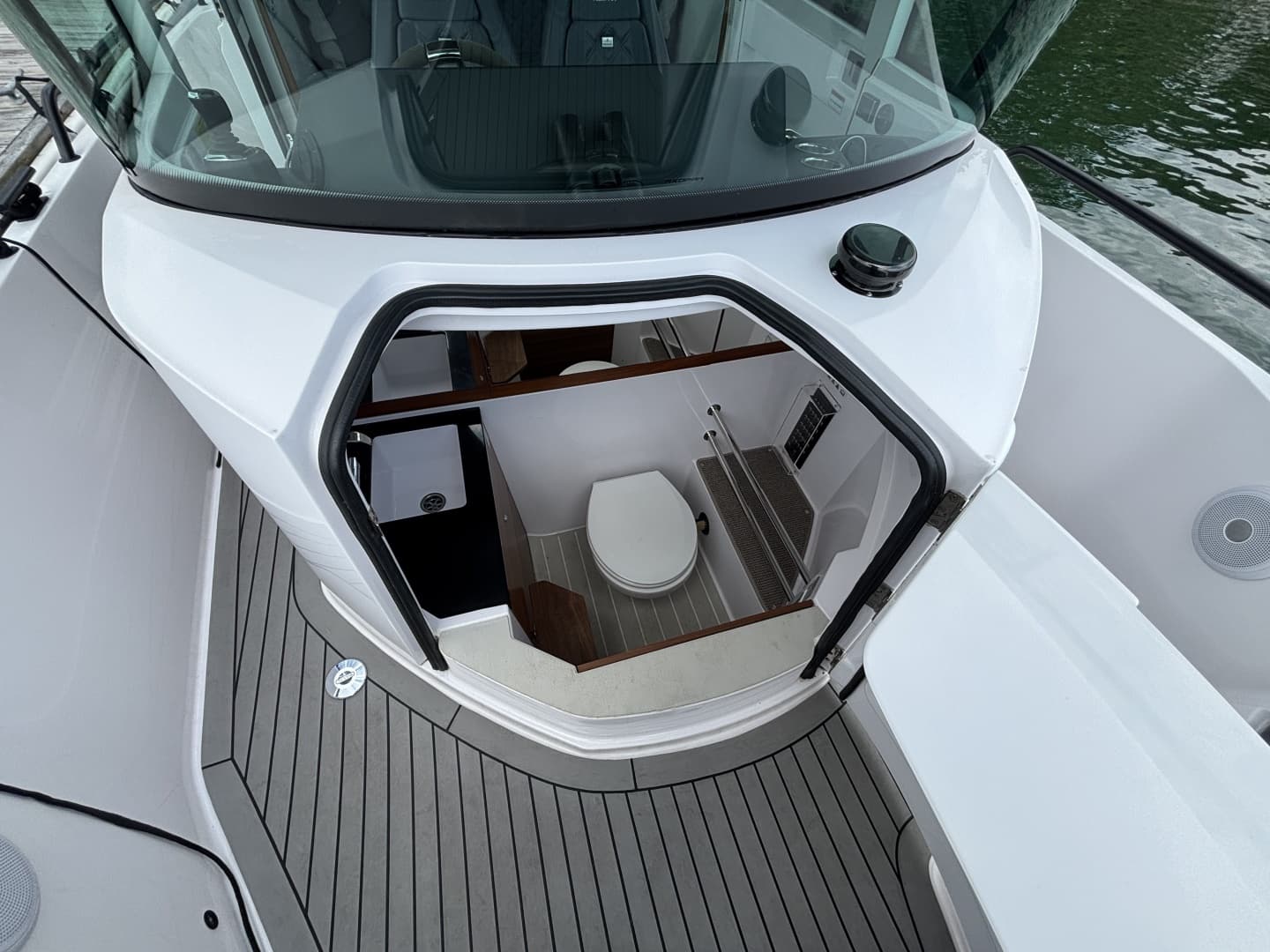 2021 Axopar 28 Cabin