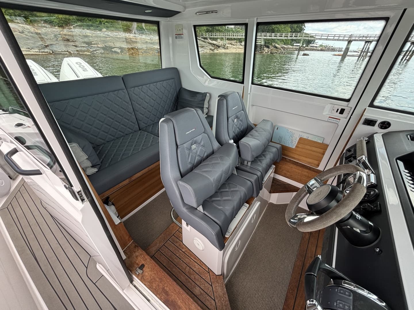 2021 Axopar 28 Cabin
