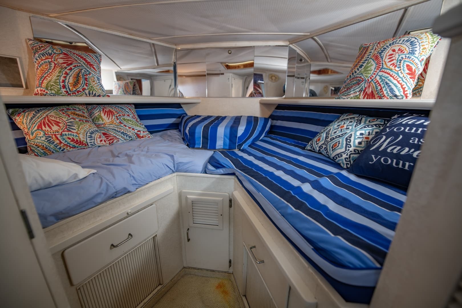1988 Tollycraft 44 Cockpit M.Y.