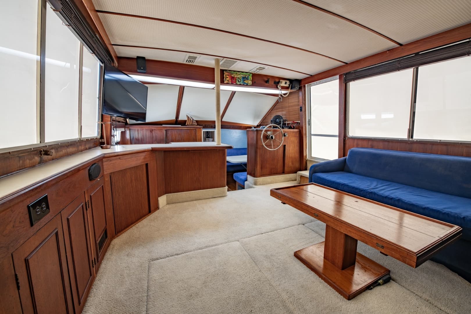 1988 Tollycraft 44 Cockpit M.Y.