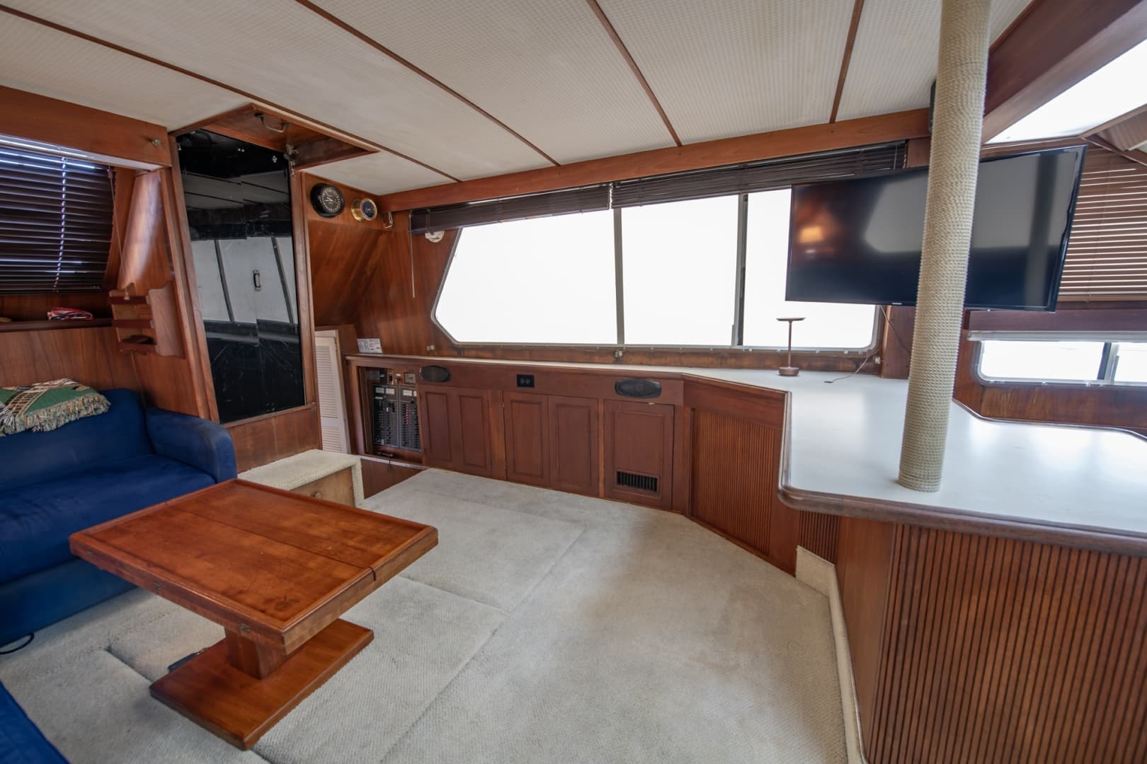 1988 Tollycraft 44 Cockpit M.Y.