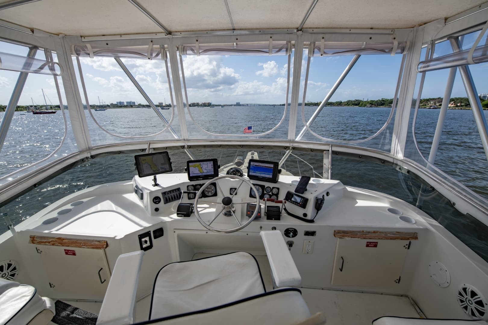1988 Tollycraft 44 Cockpit M.Y.