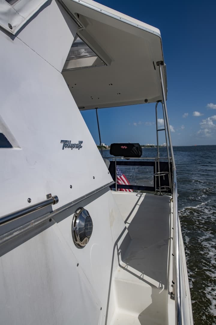 1988 Tollycraft 44 Cockpit M.Y.