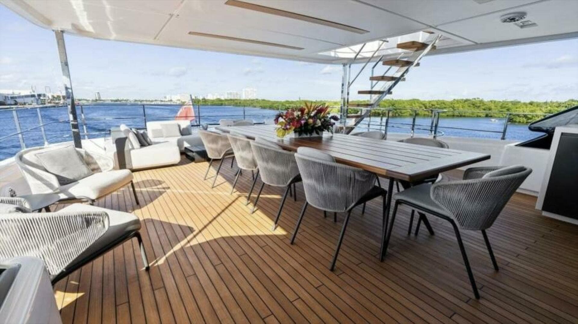 Bridge Deck Dining