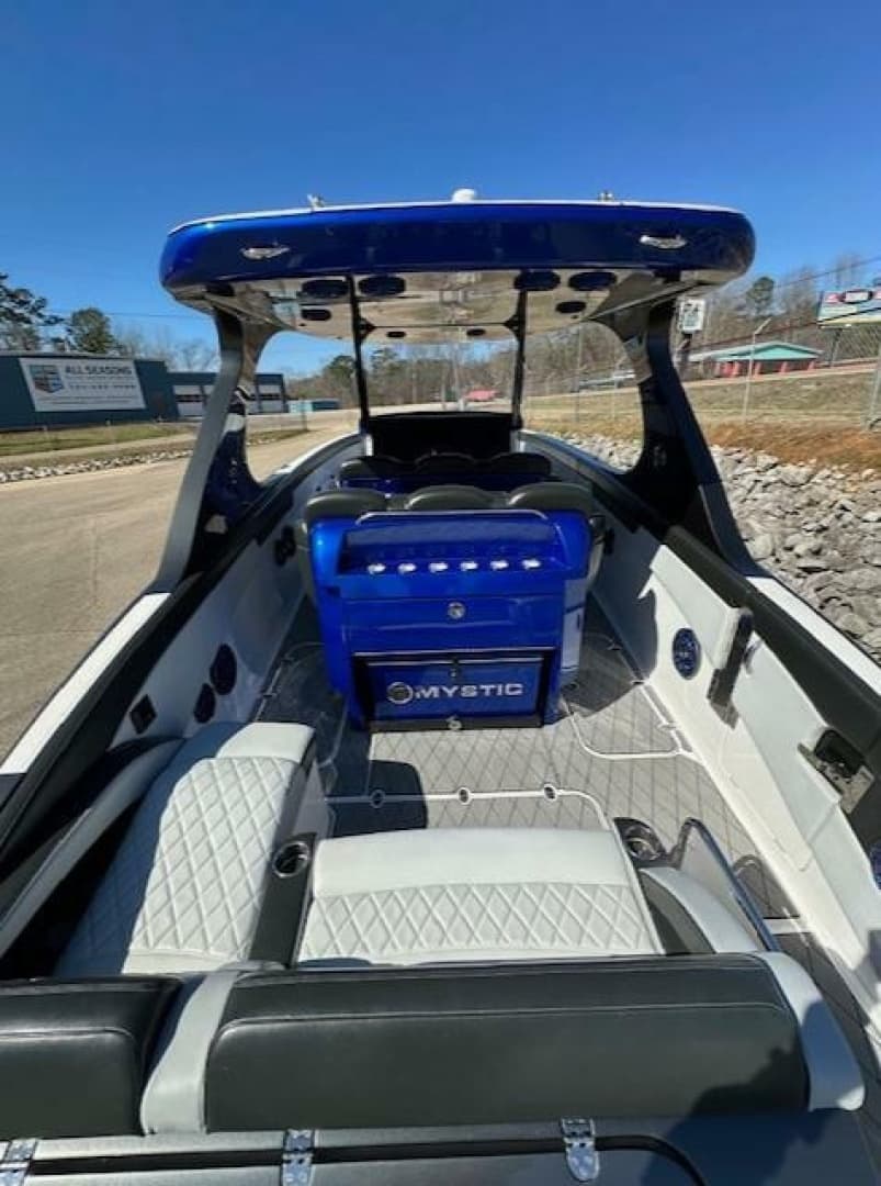 2019 Mystic M4200