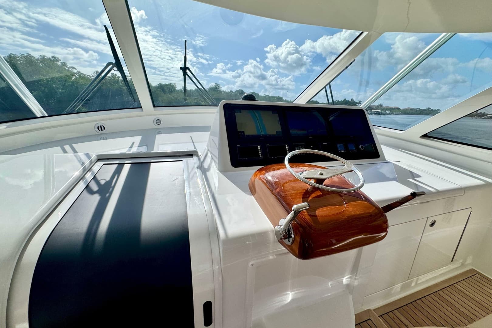 2017 Viking 52 Sport Tower
