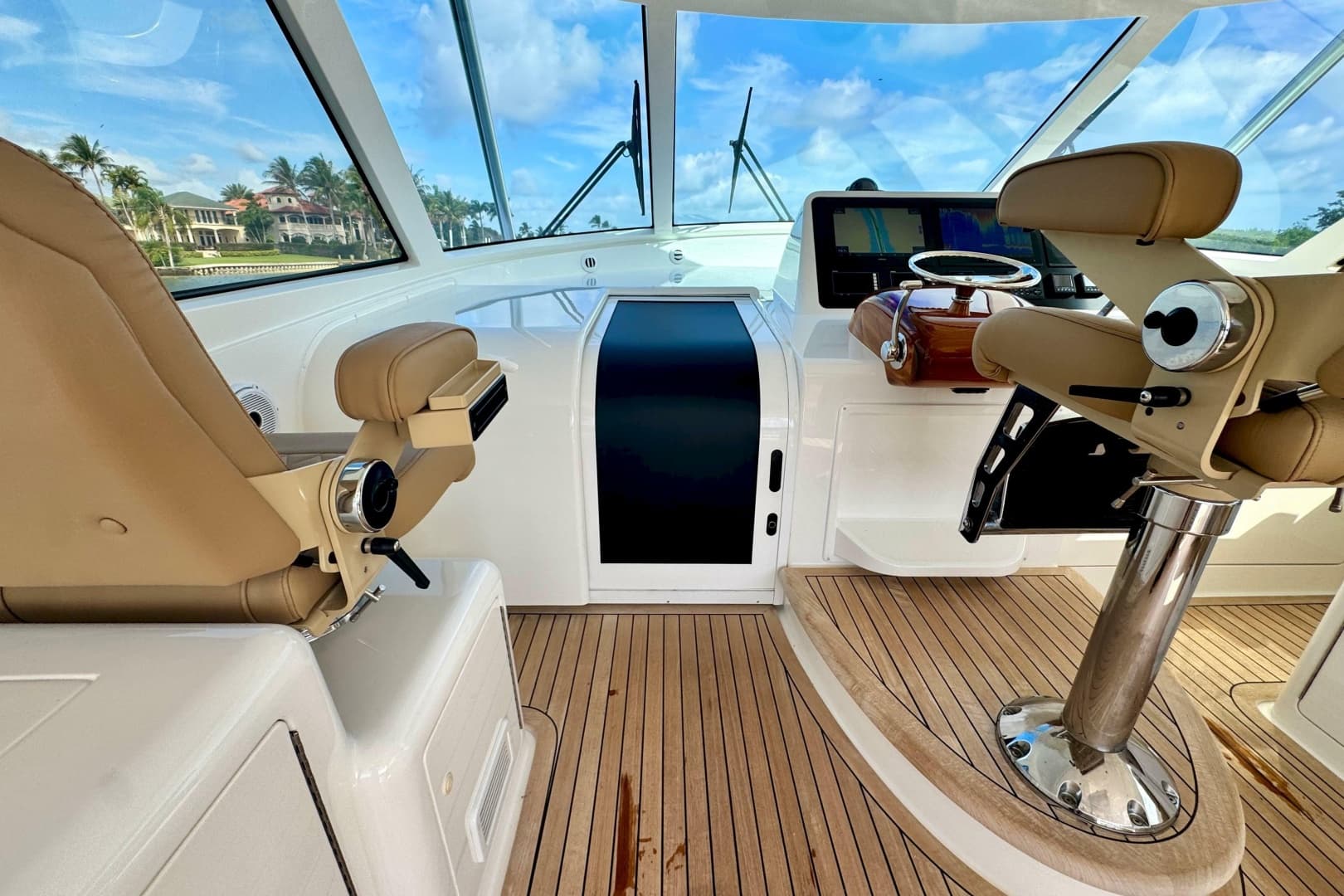 2017 Viking 52 Sport Tower