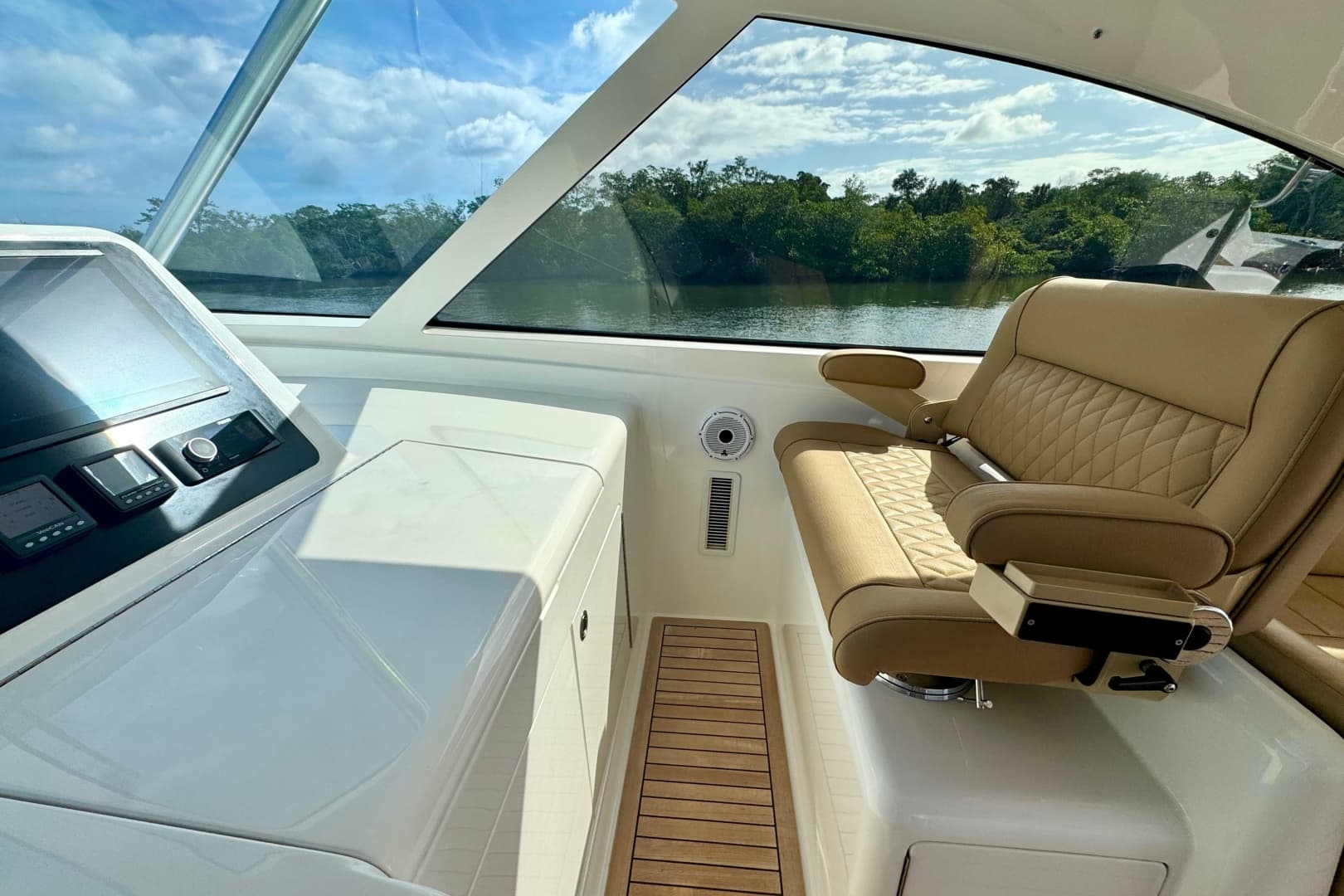 2017 Viking 52 Sport Tower