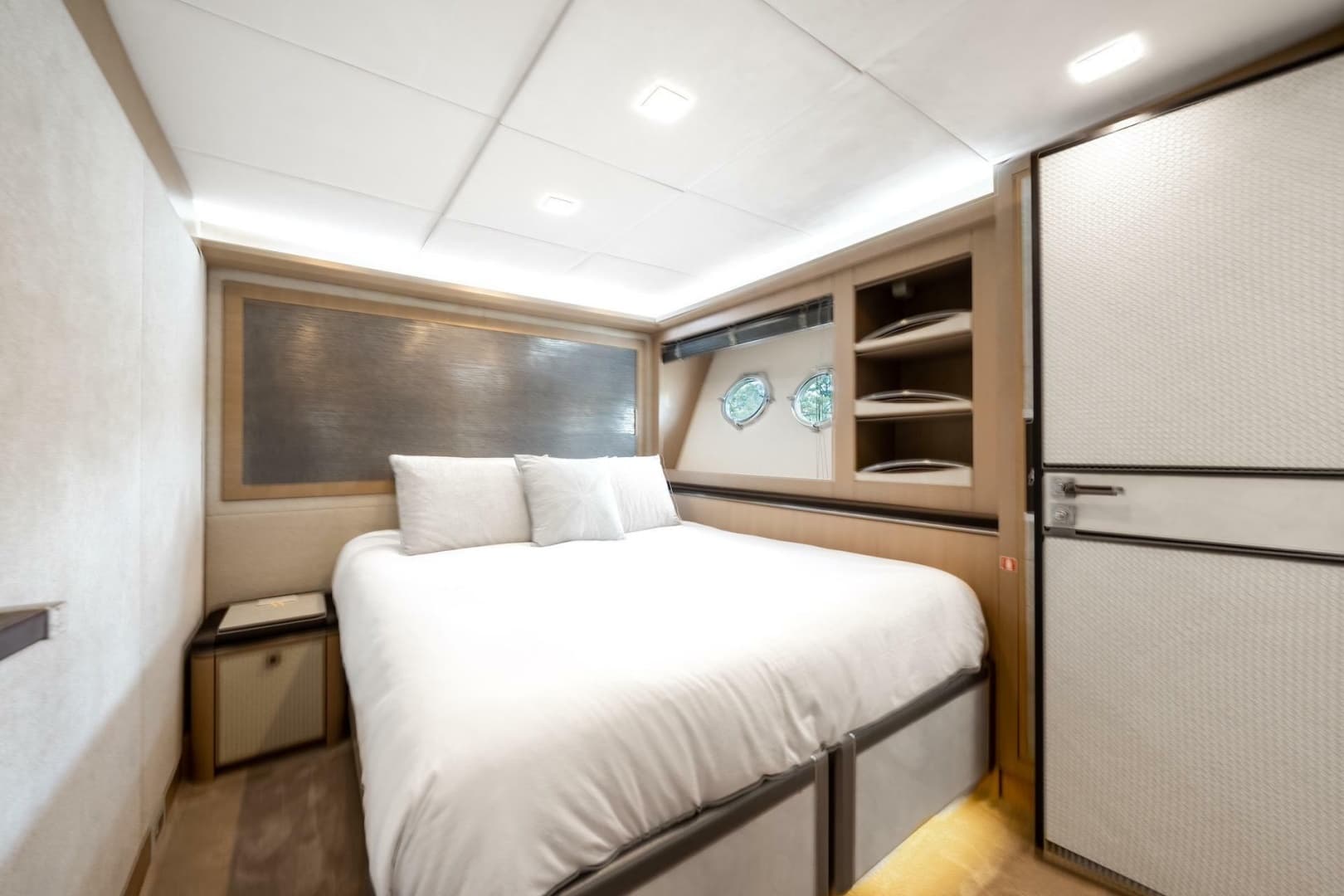 2015 Monte Carlo Yachts MCY 86