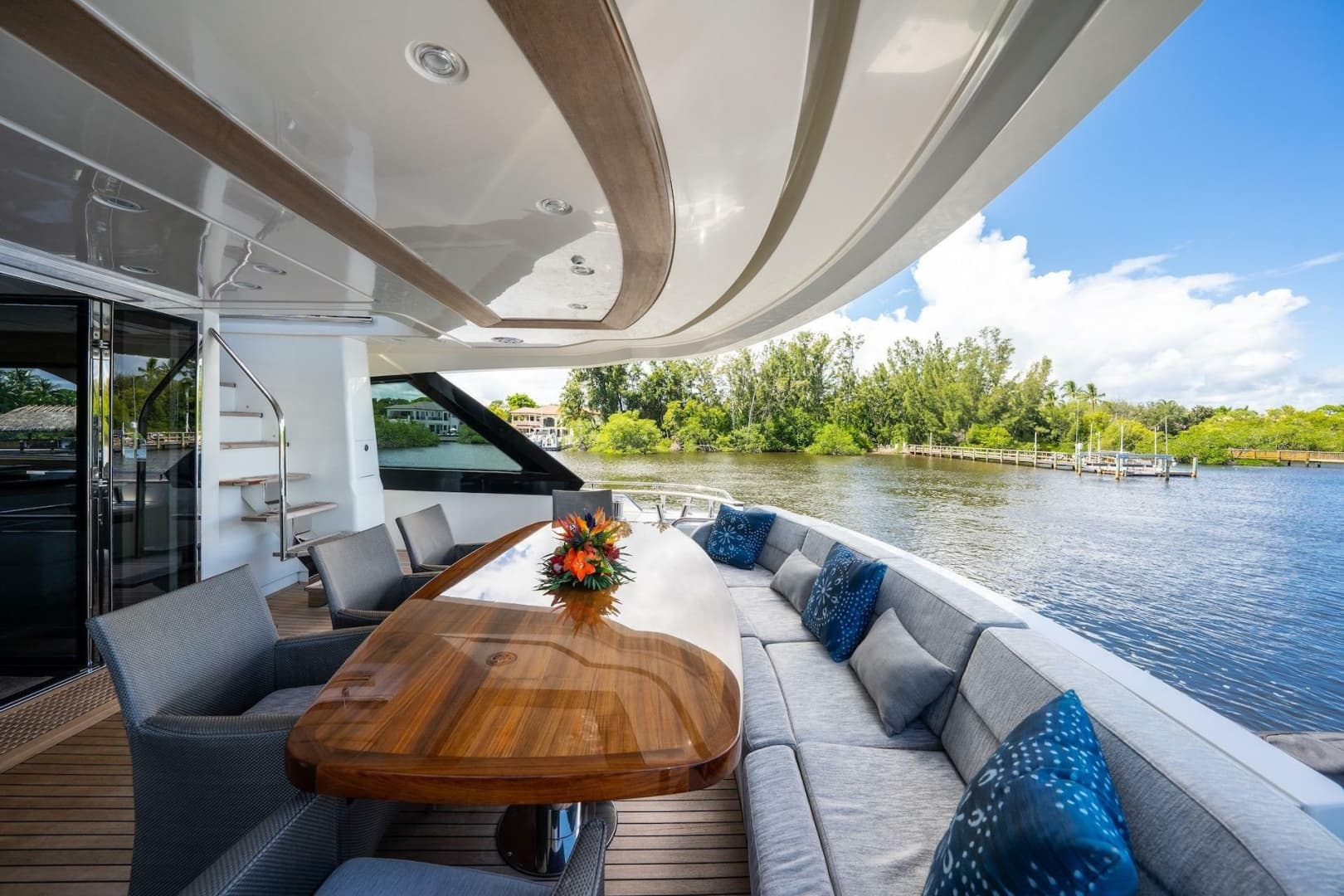 2015 Monte Carlo Yachts MCY 86