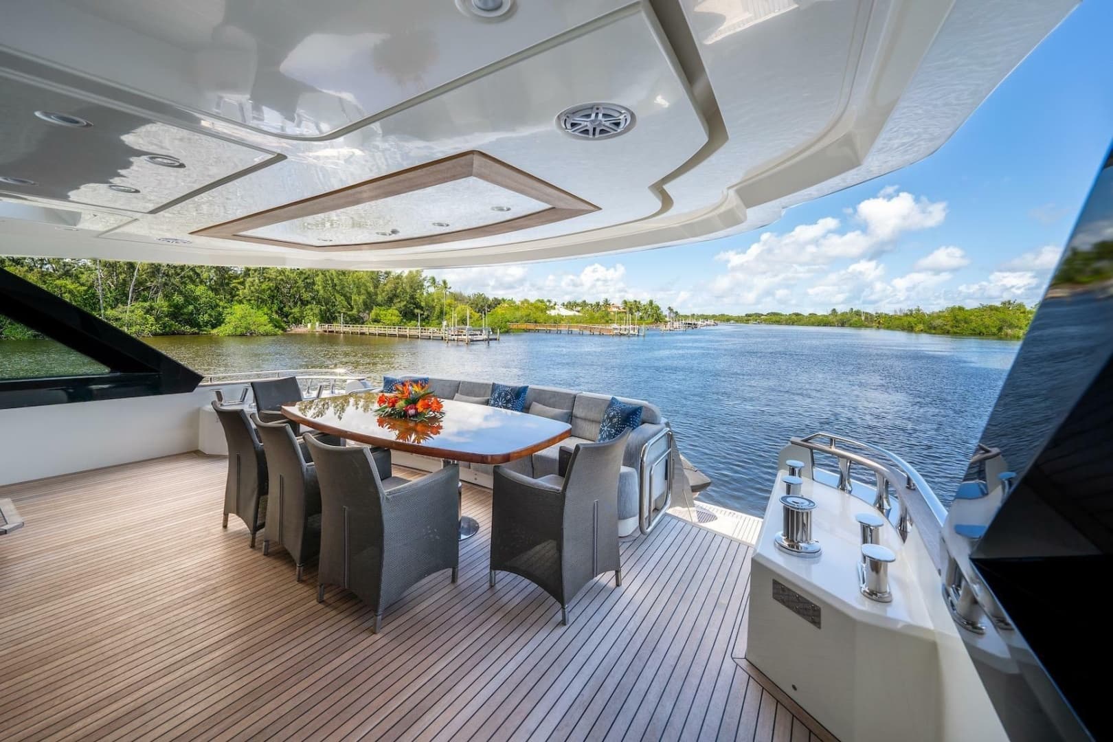 2015 Monte Carlo Yachts MCY 86