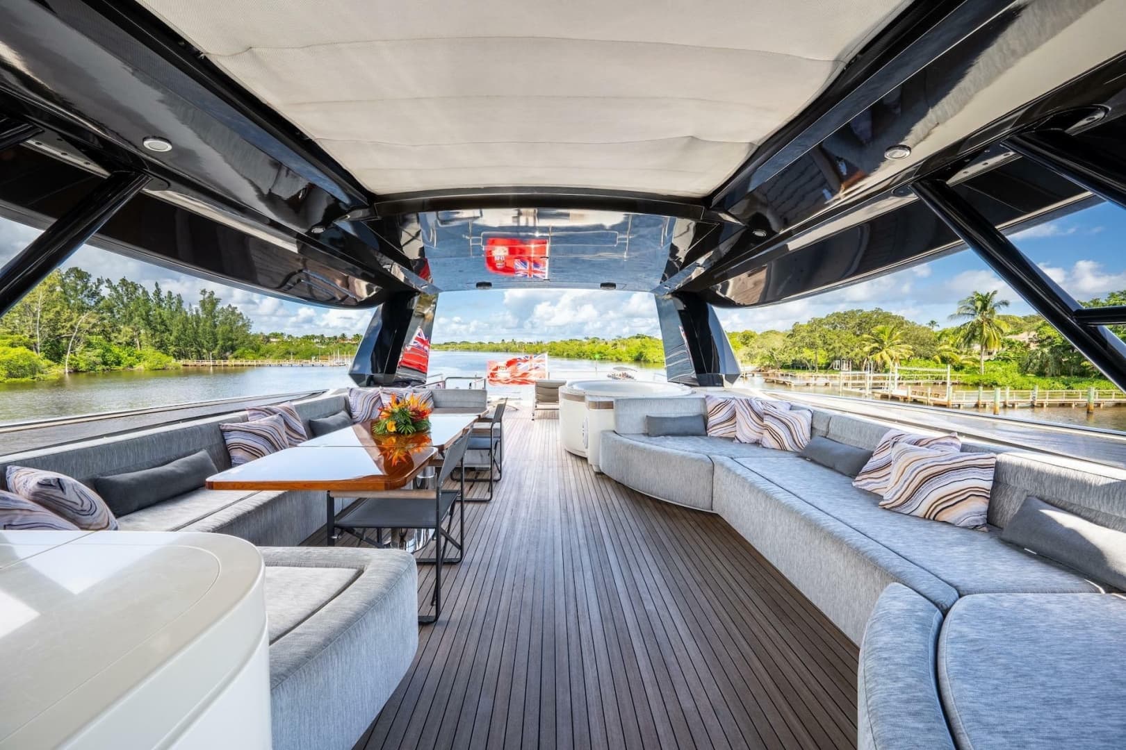 2015 Monte Carlo Yachts MCY 86