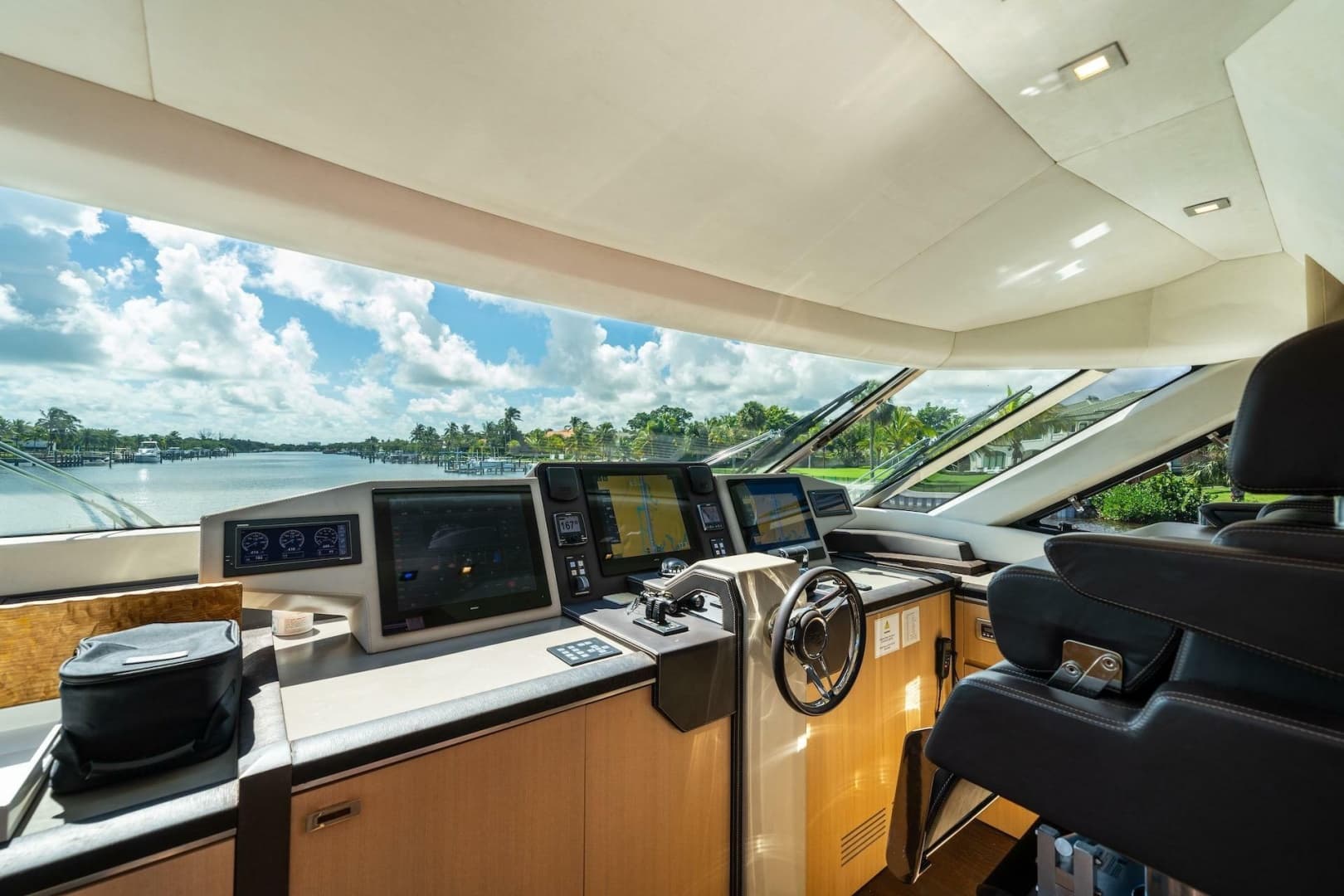 2015 Monte Carlo Yachts MCY 86
