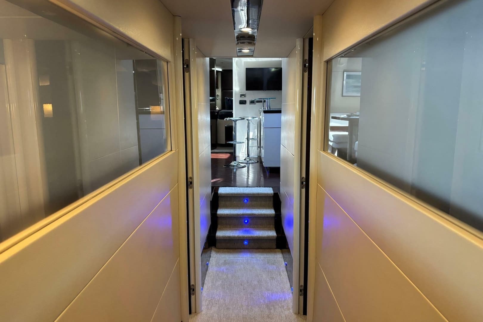 2008 Lazzara Yachts LSX 75
