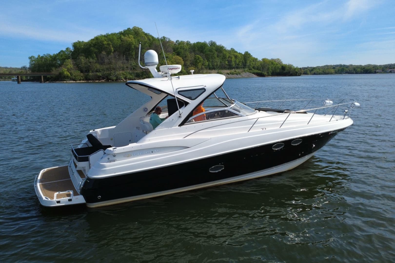 2008 Regal 3760 Sportyacht
