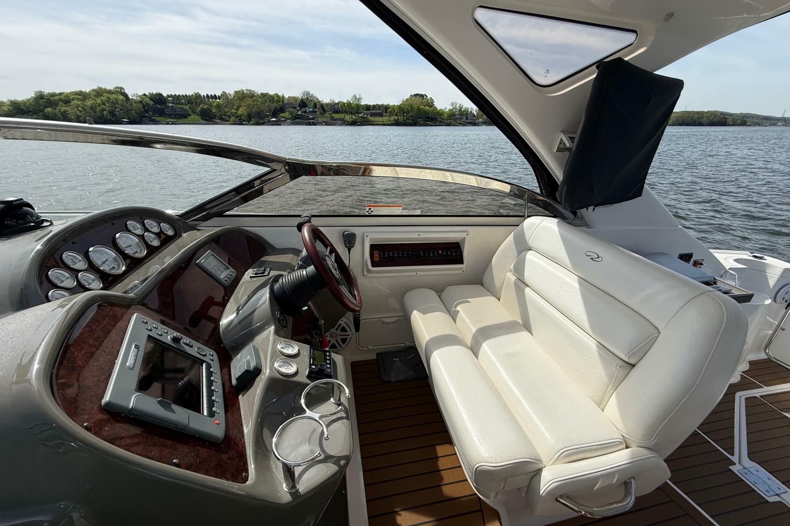 2008 Regal 3760 Sportyacht