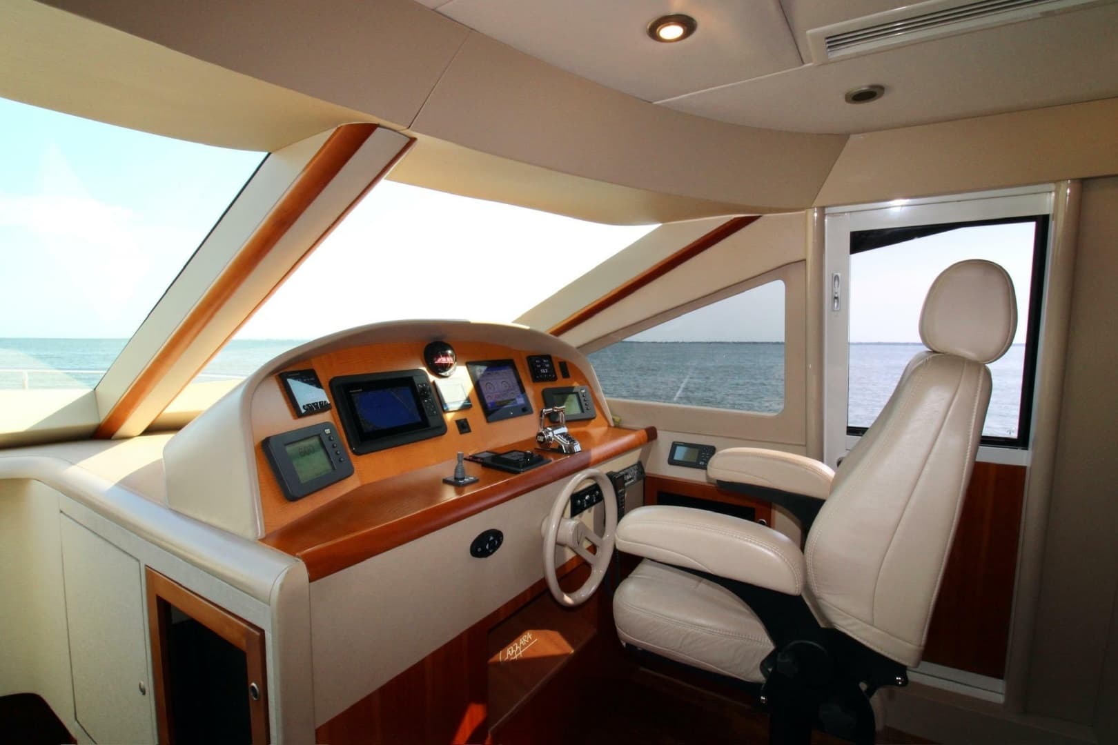 2007 Lazzara Yachts 74 MOTOR YACHT