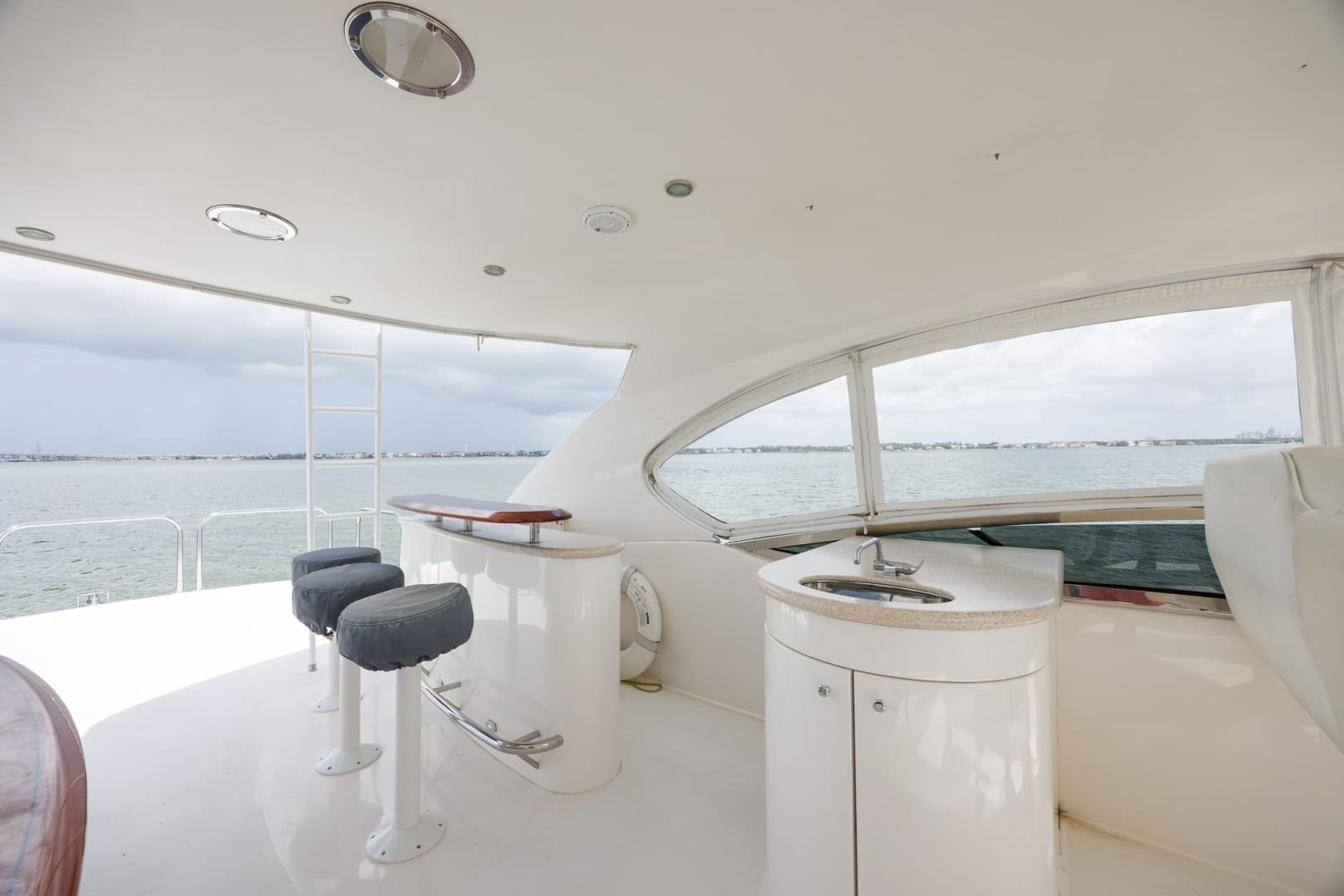 2007 Lazzara Yachts 74 MOTOR YACHT