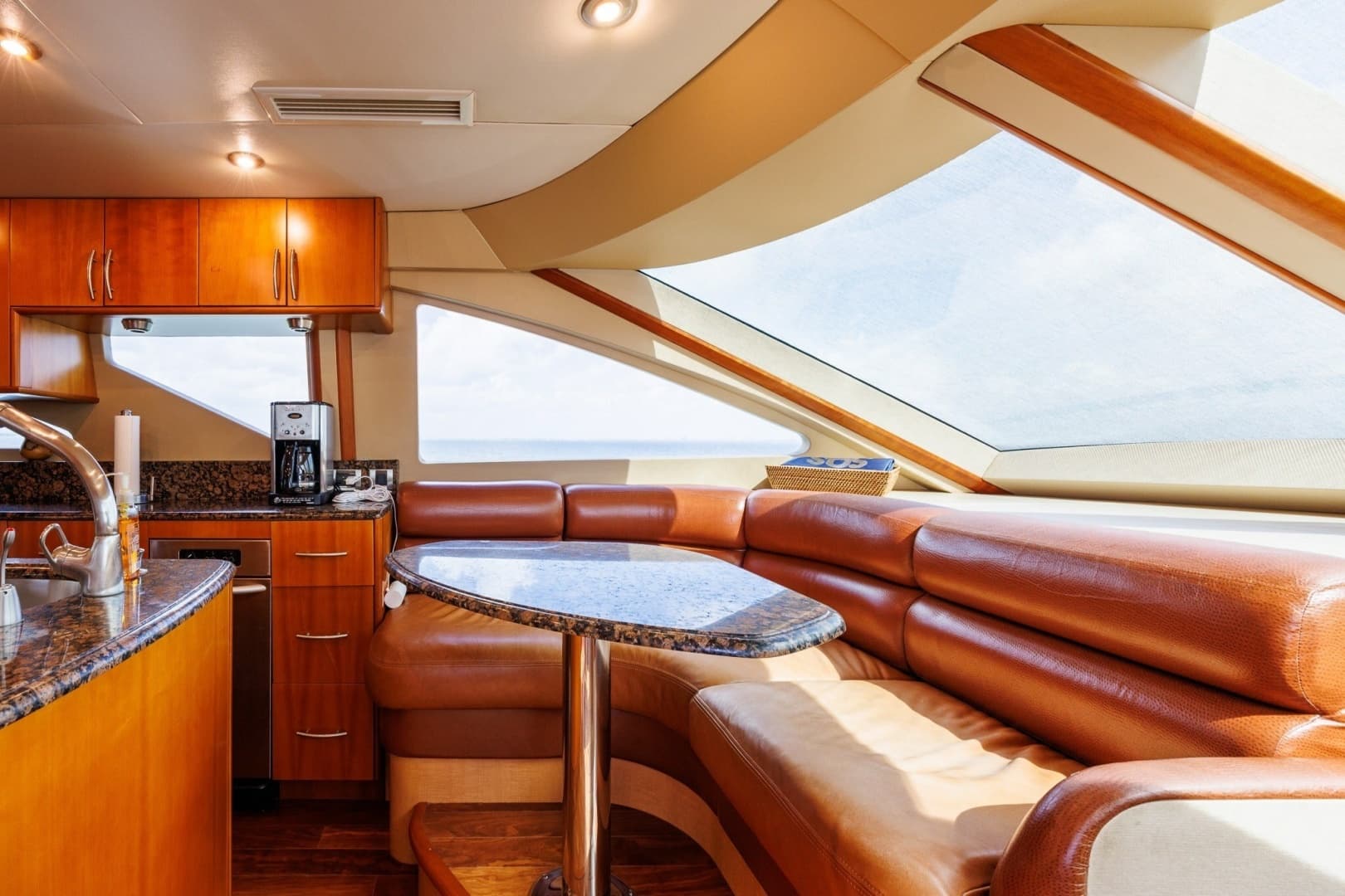 2007 Lazzara Yachts 74 MOTOR YACHT