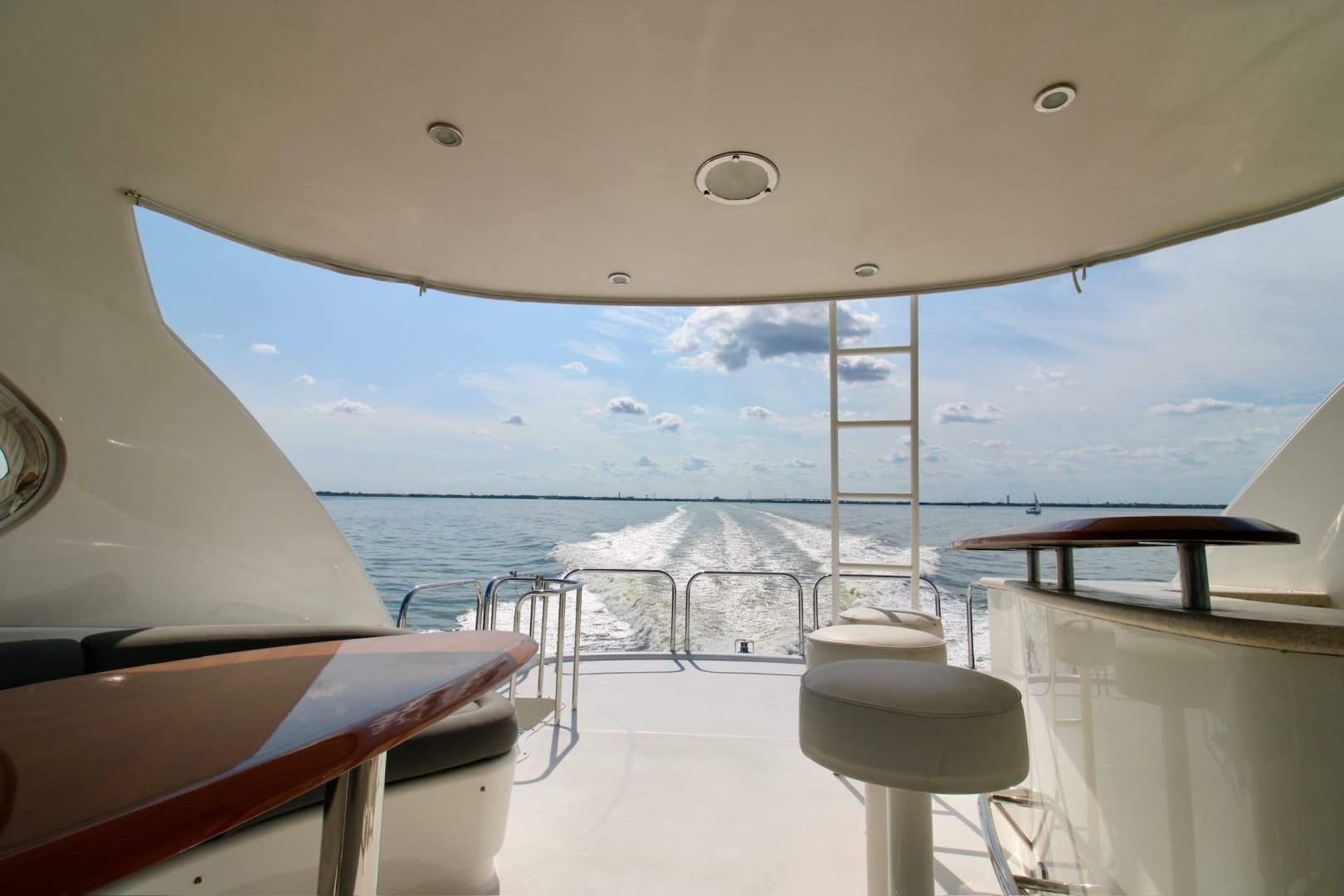 2007 Lazzara Yachts 74 MOTOR YACHT