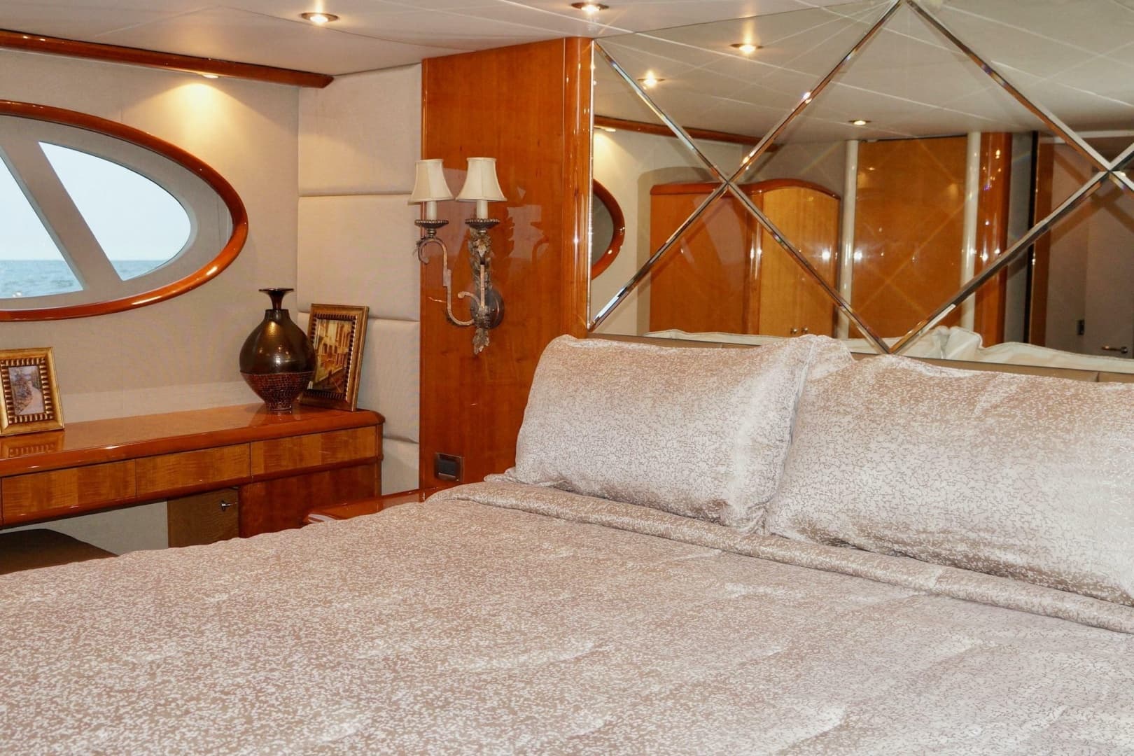 2007 Lazzara Yachts 74 MOTOR YACHT