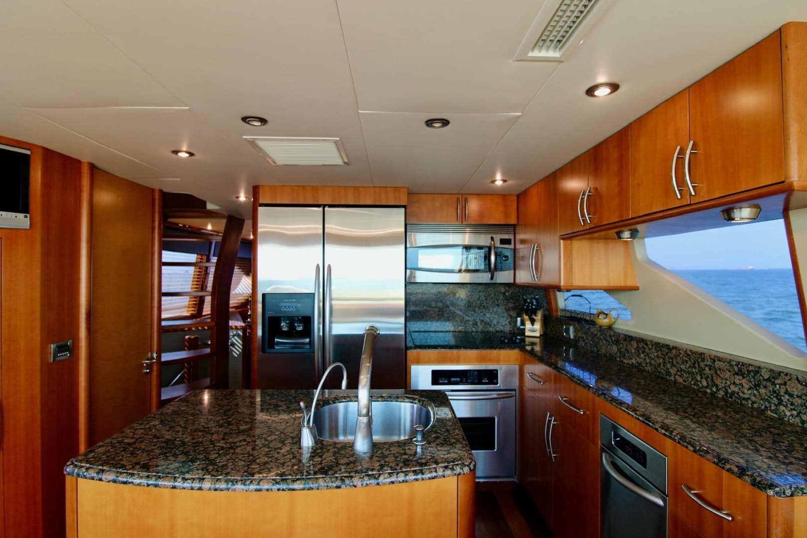 2007 Lazzara Yachts 74 MOTOR YACHT