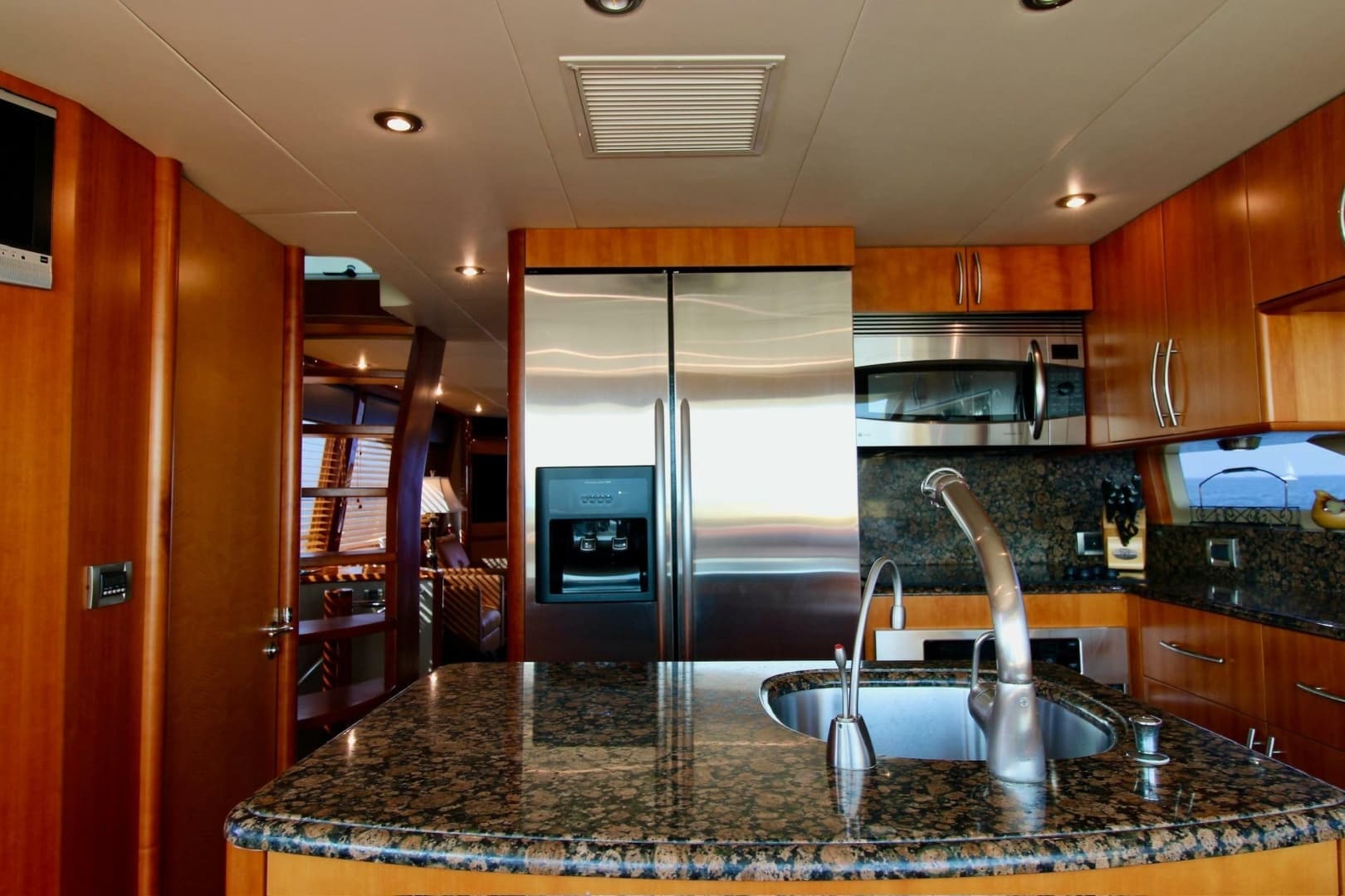 2007 Lazzara Yachts 74 MOTOR YACHT
