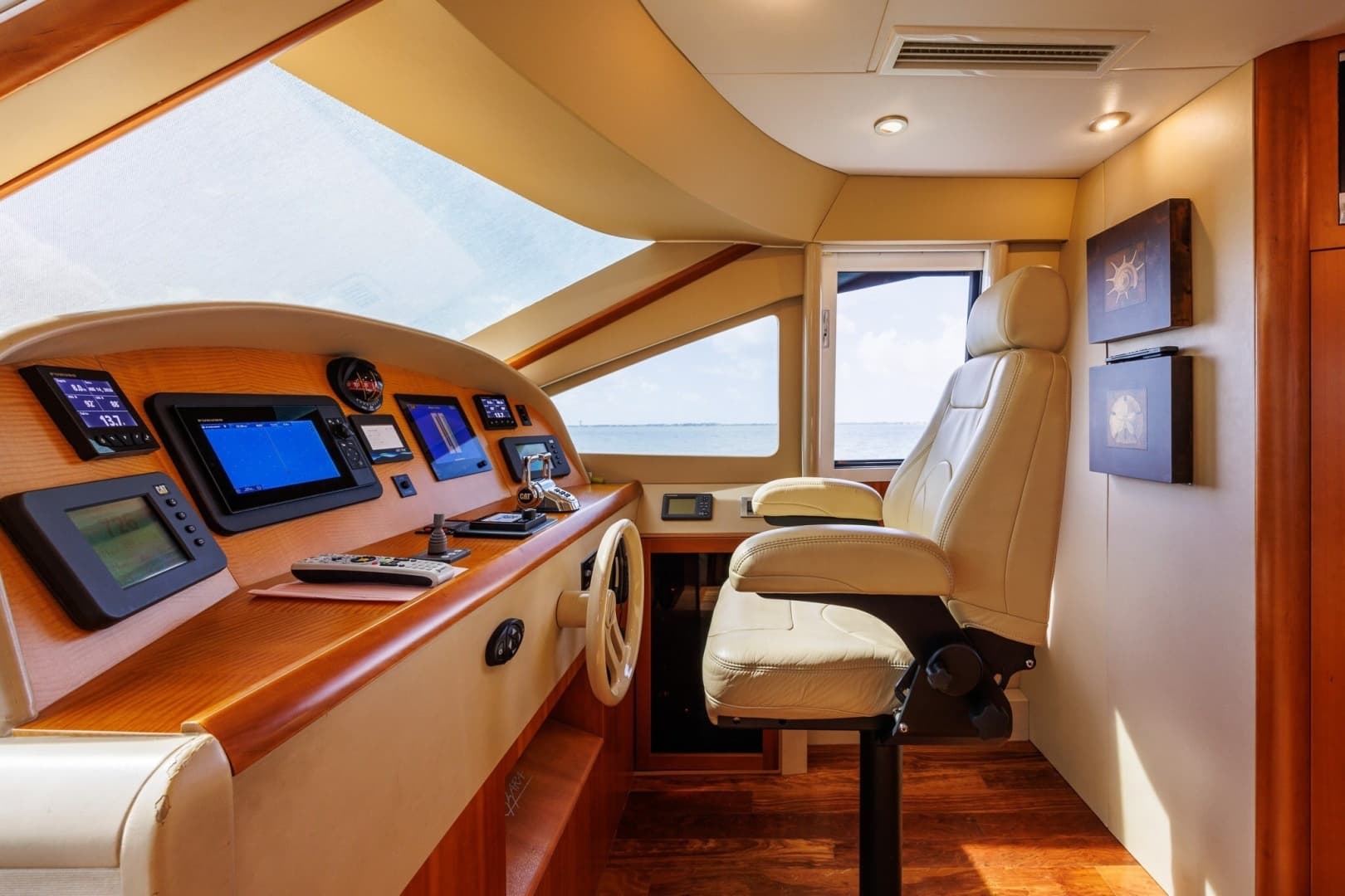 2007 Lazzara Yachts 74 MOTOR YACHT