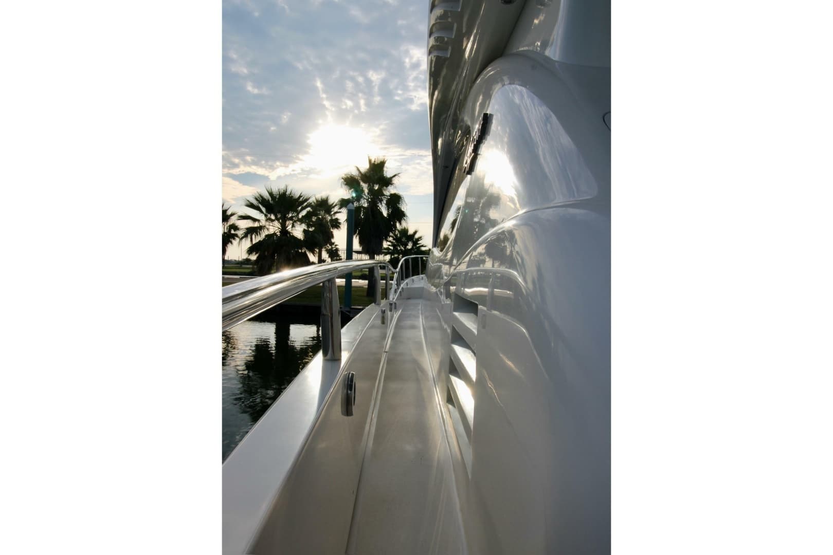 2007 Lazzara Yachts 74 MOTOR YACHT