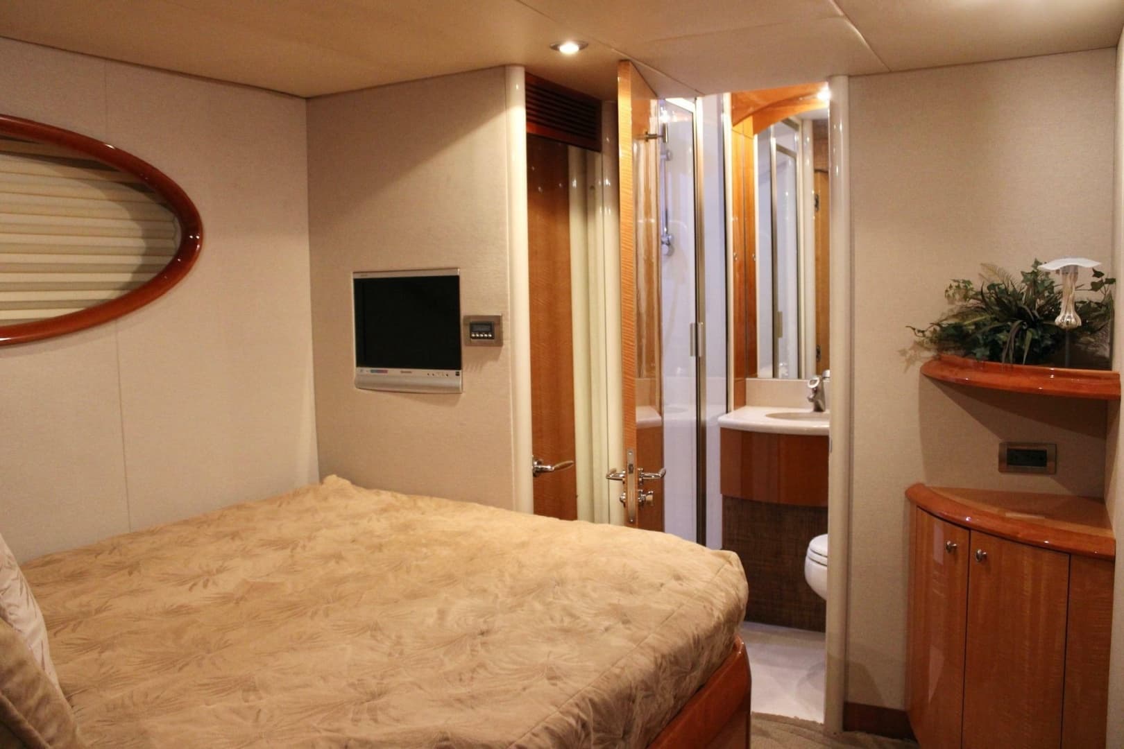 2007 Lazzara Yachts 74 MOTOR YACHT