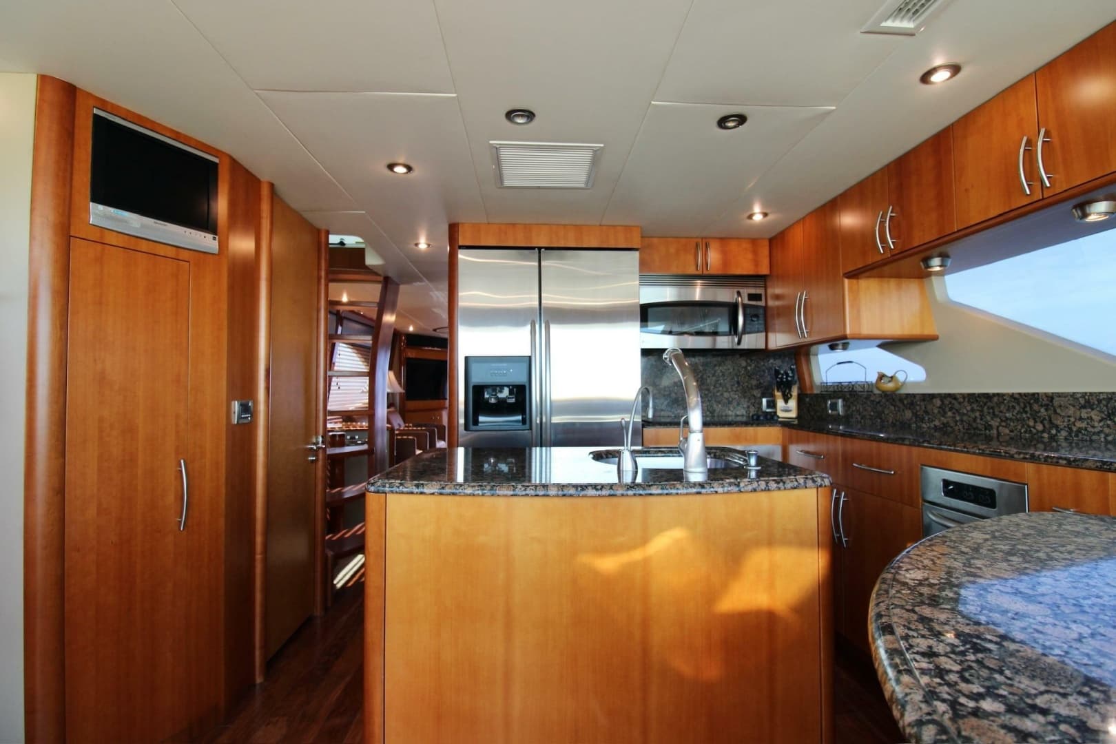 2007 Lazzara Yachts 74 MOTOR YACHT
