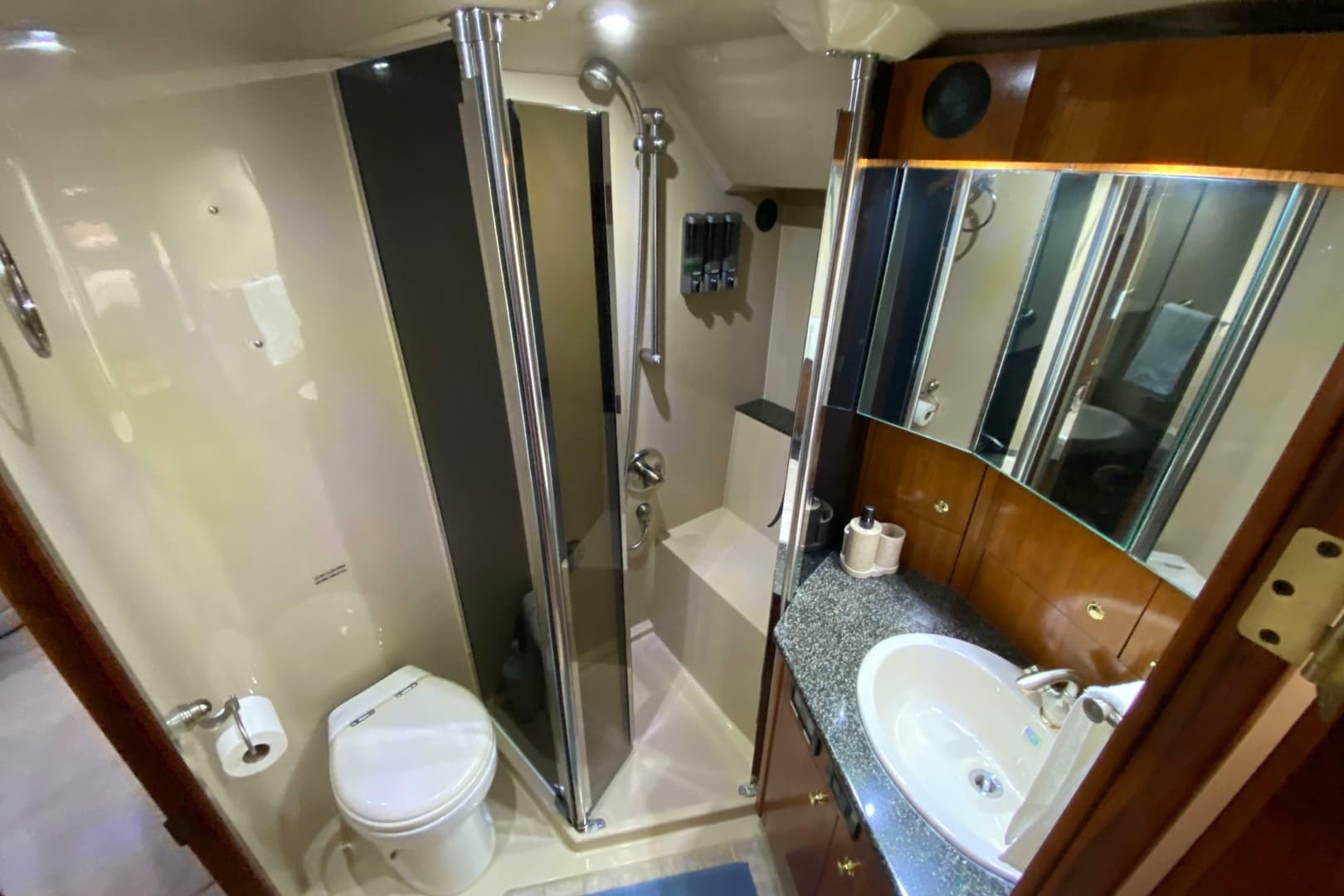 2006 Cruisers Yachts 520 Express