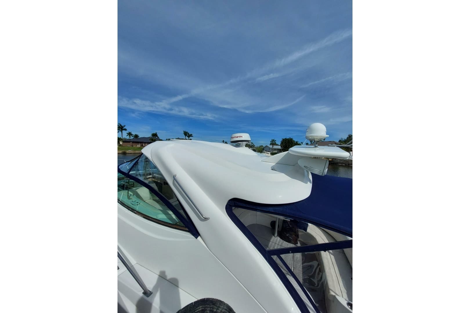 2006 Cruisers Yachts 520 Express