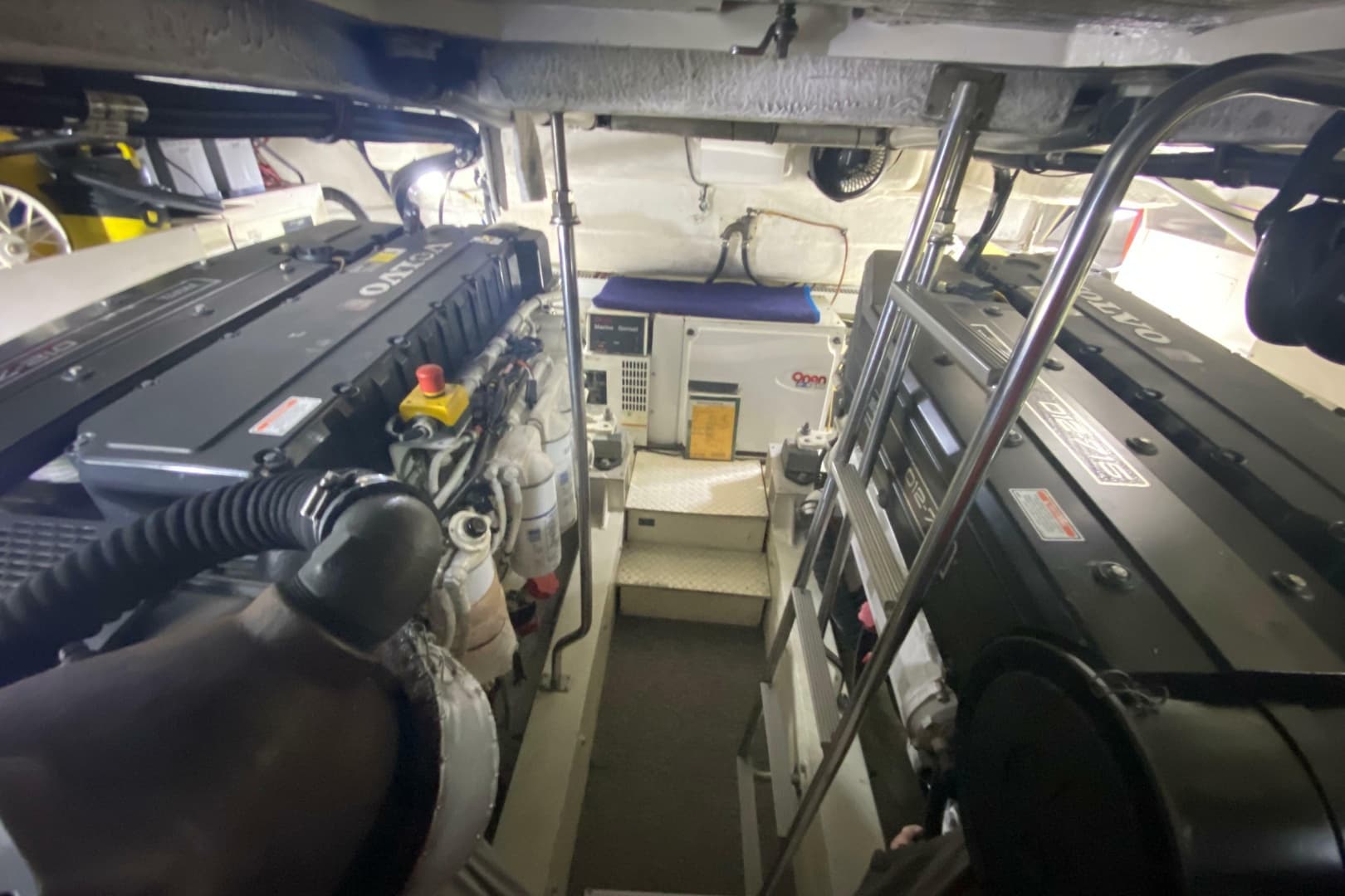 2006 Cruisers Yachts 520 Express