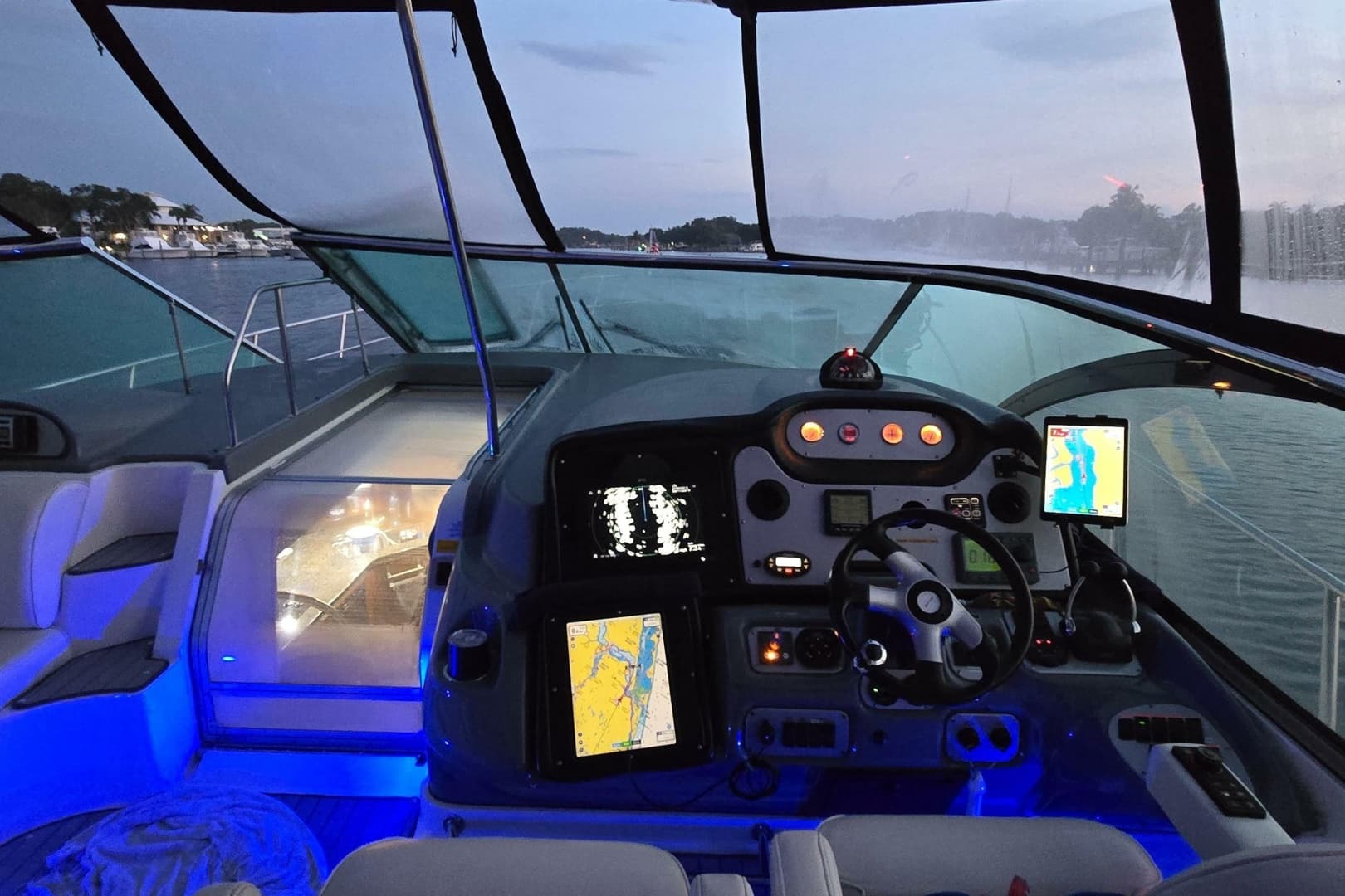 2006 Cruisers Yachts 520 Express