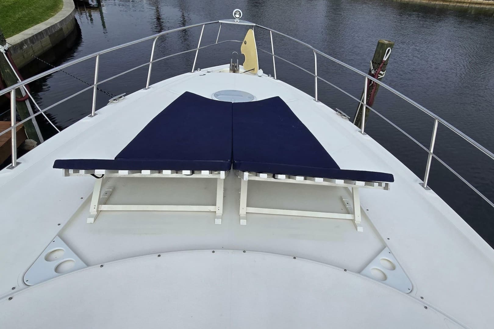 2006 Cruisers Yachts 520 Express