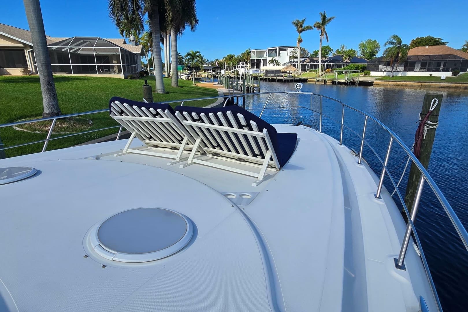 2006 Cruisers Yachts 520 Express