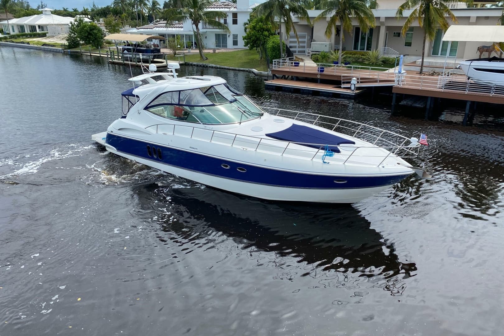 2006 Cruisers Yachts 520 Express