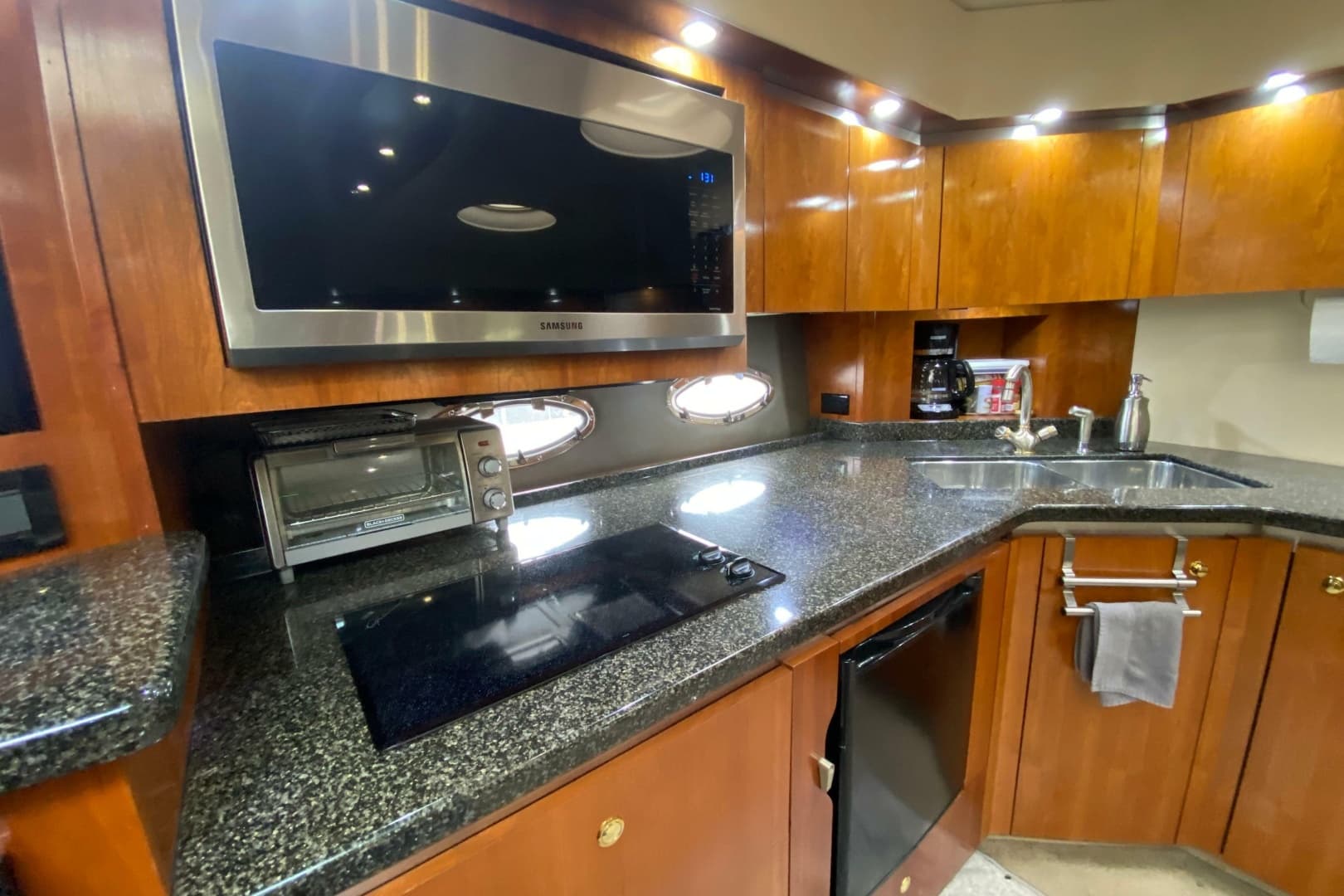 2006 Cruisers Yachts 520 Express