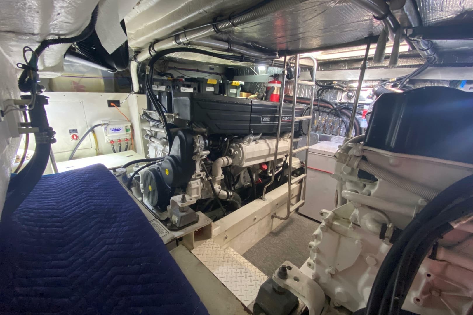 2006 Cruisers Yachts 520 Express