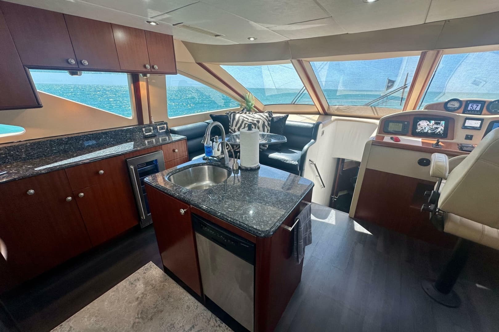 2006 Lazzara Yachts 68 Motoryacht