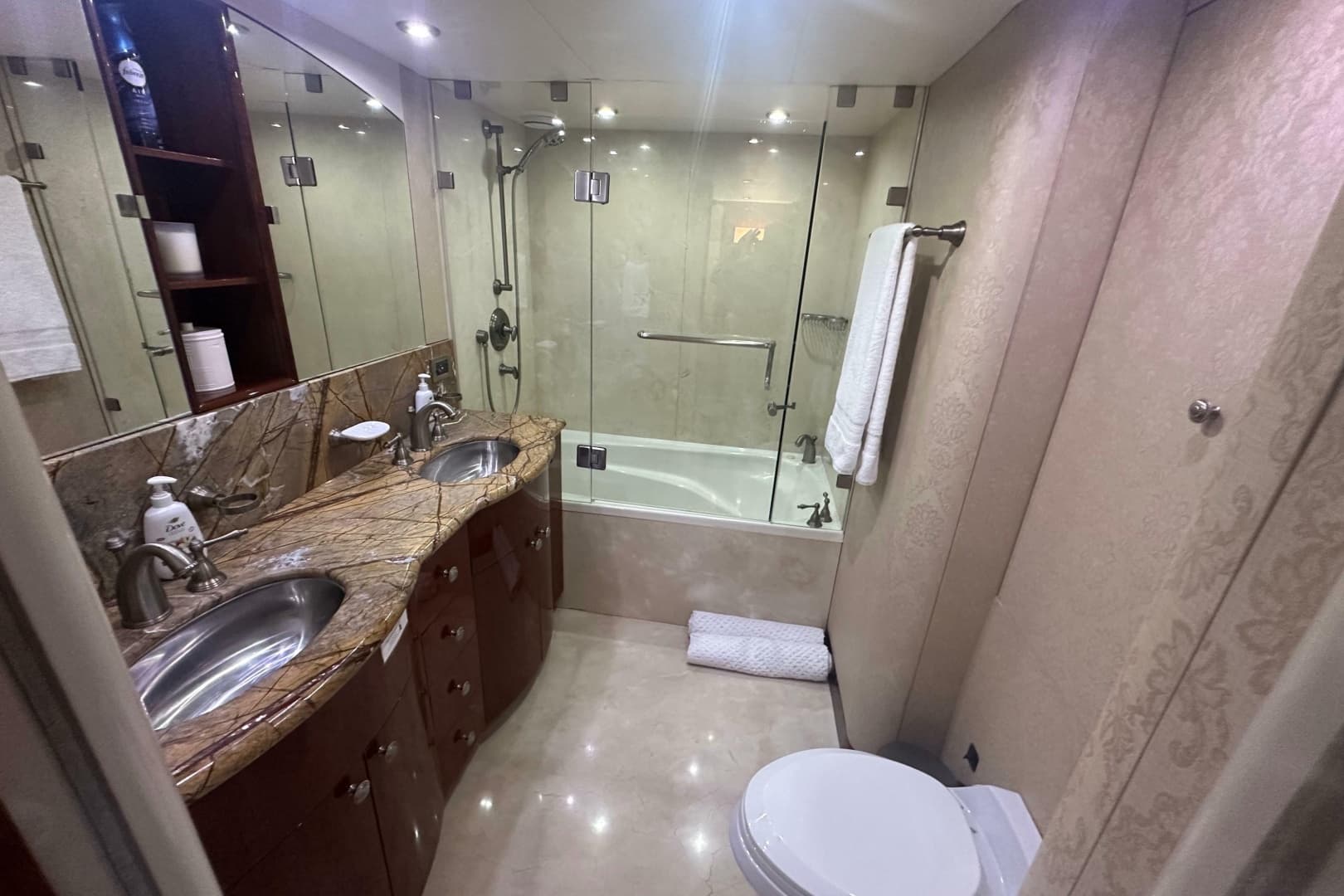2006 Lazzara Yachts 68 Motoryacht