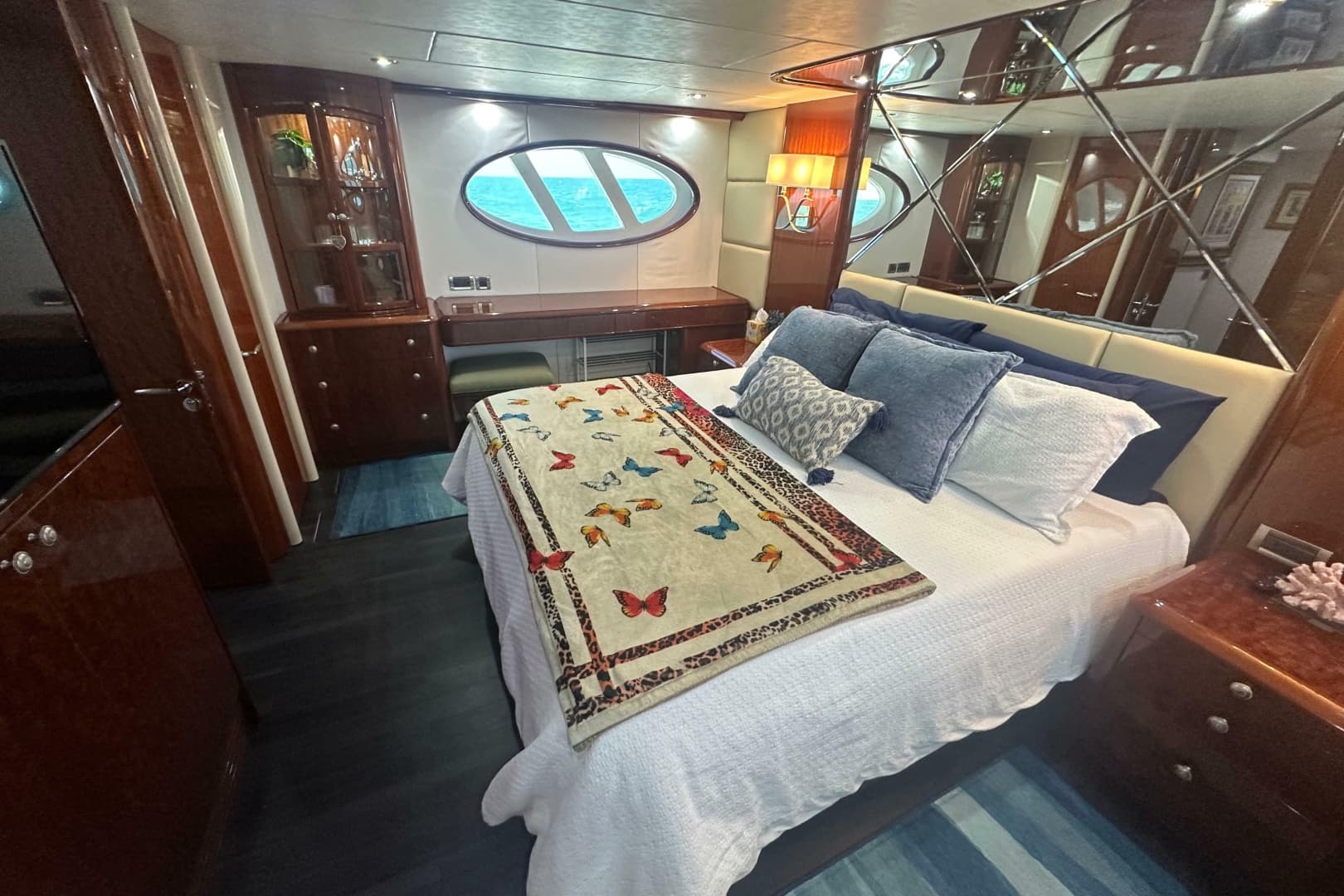 2006 Lazzara Yachts 68 Motoryacht