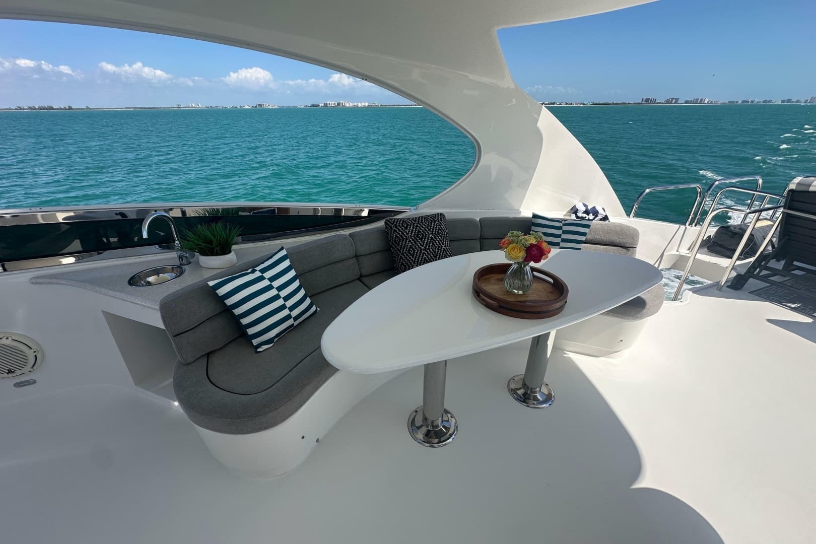 2006 Lazzara Yachts 68 Motoryacht