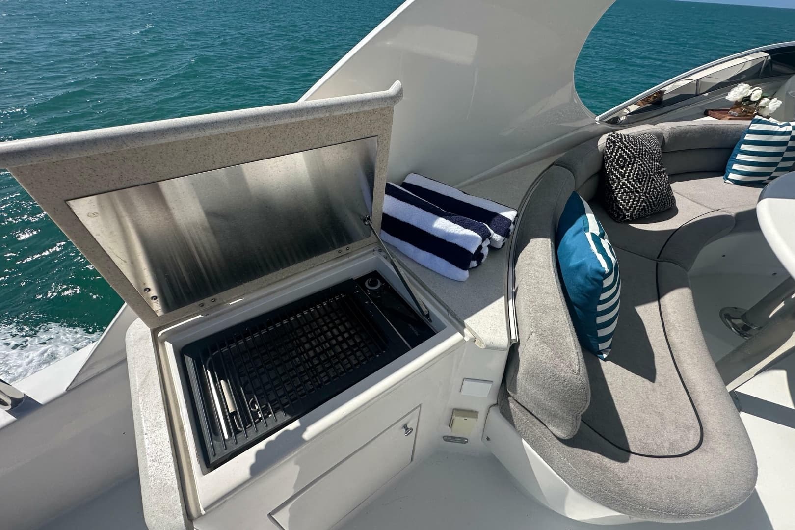 2006 Lazzara Yachts 68 Motoryacht