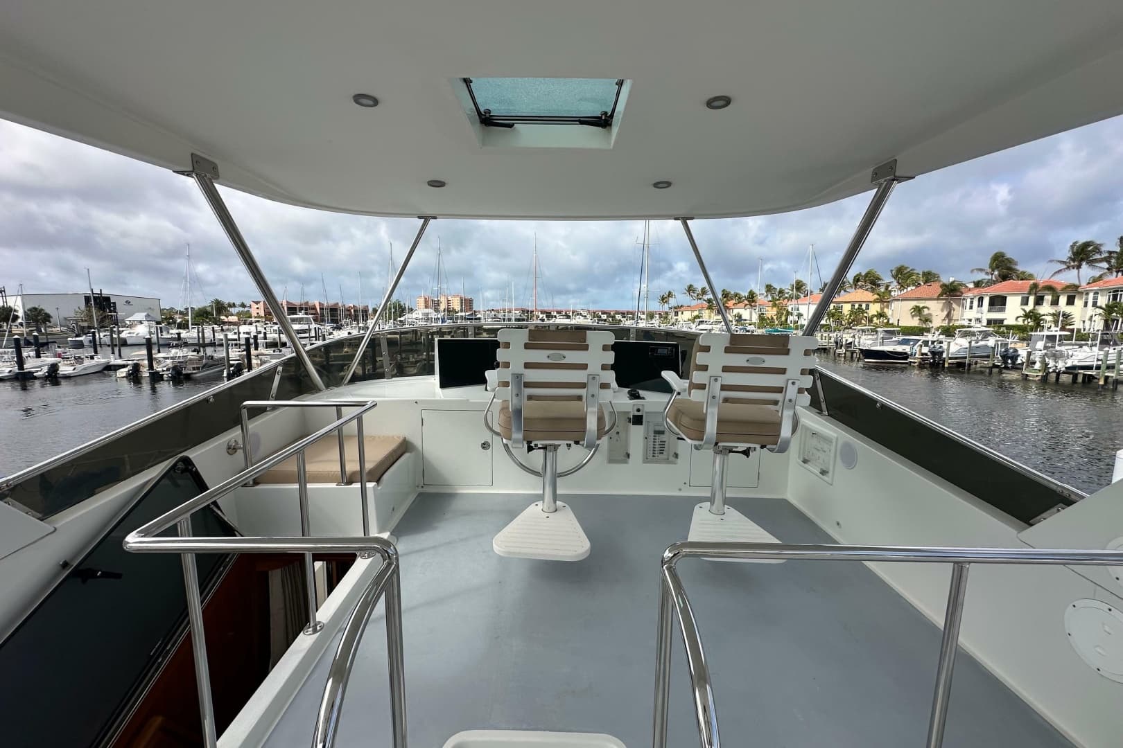 2005 Jefferson Pilothouse 63