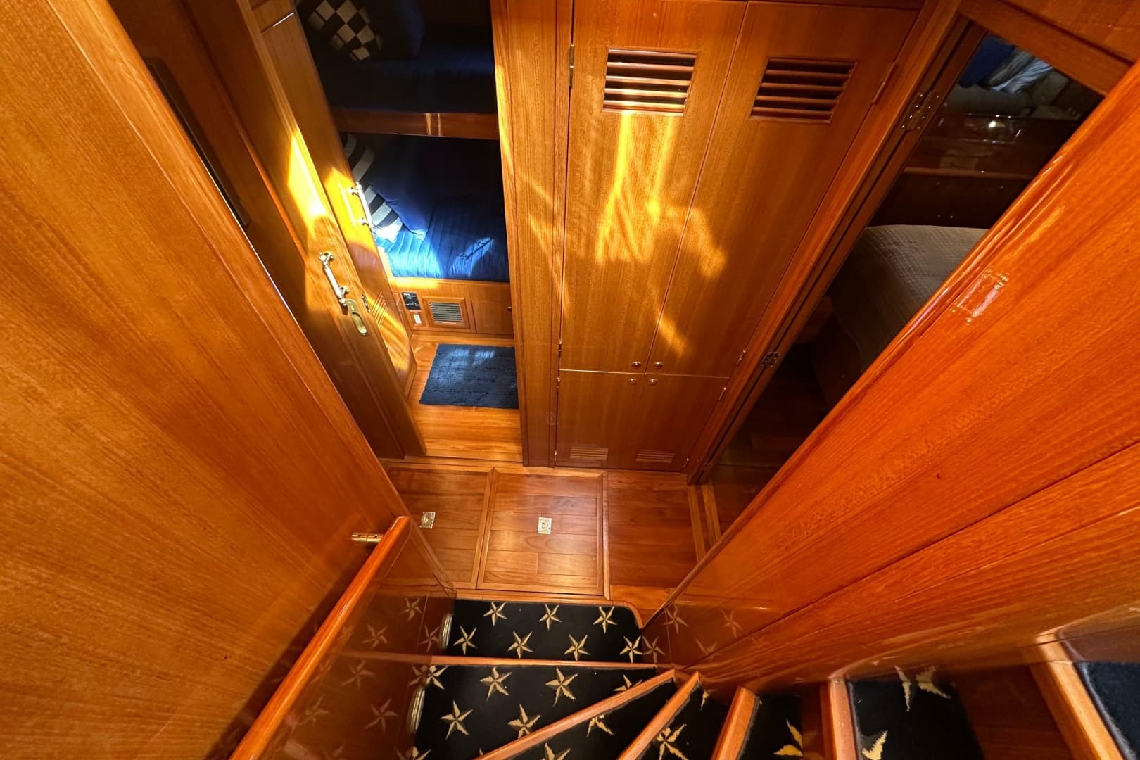 2005 Jefferson Pilothouse 63