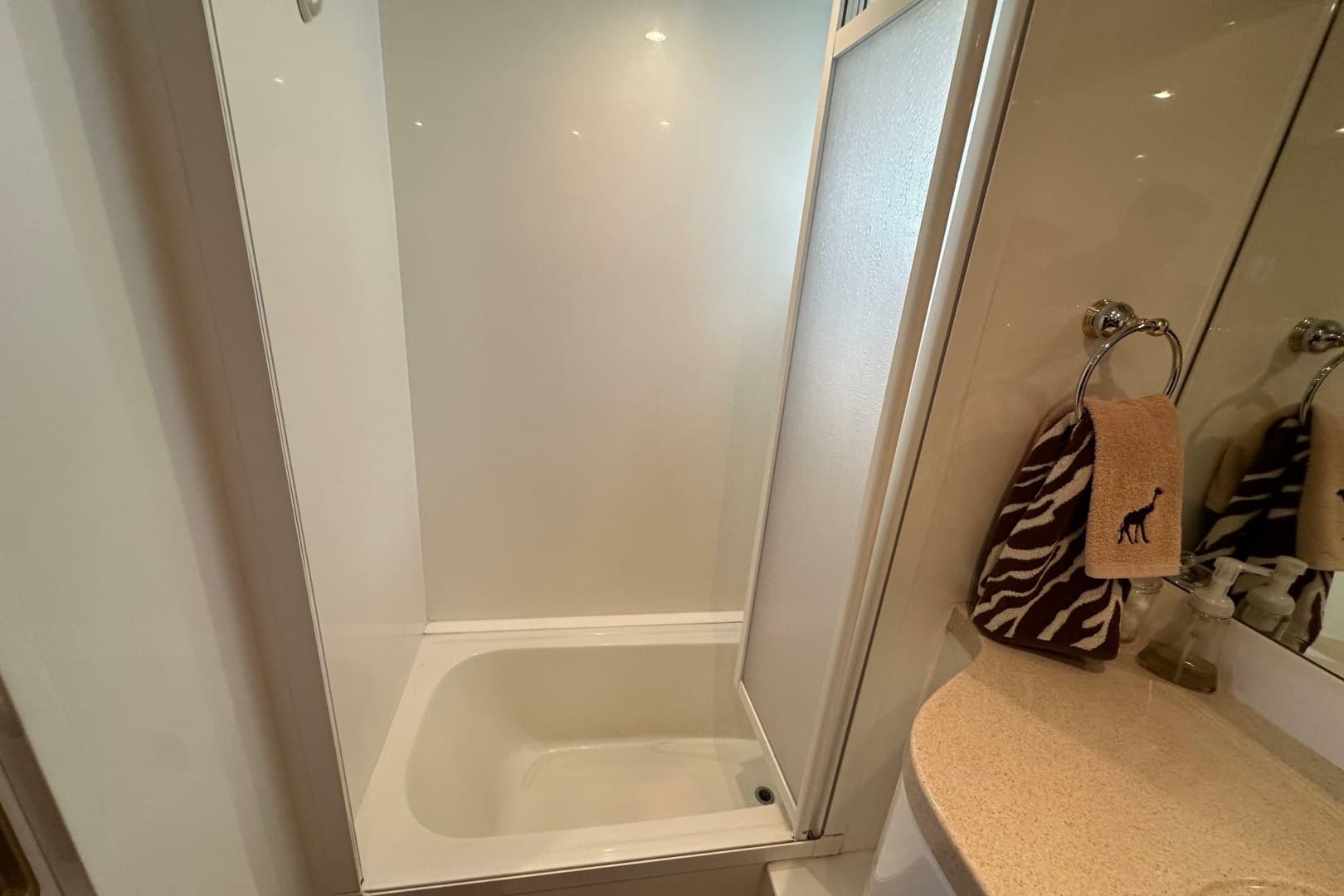 2005 Jefferson Pilothouse 63