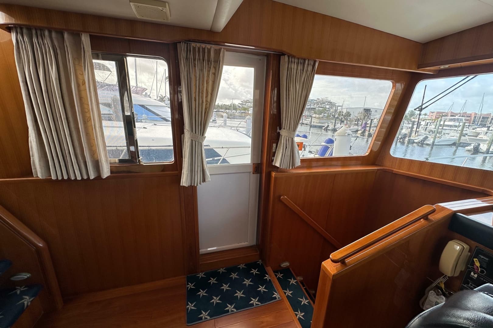 2005 Jefferson Pilothouse 63